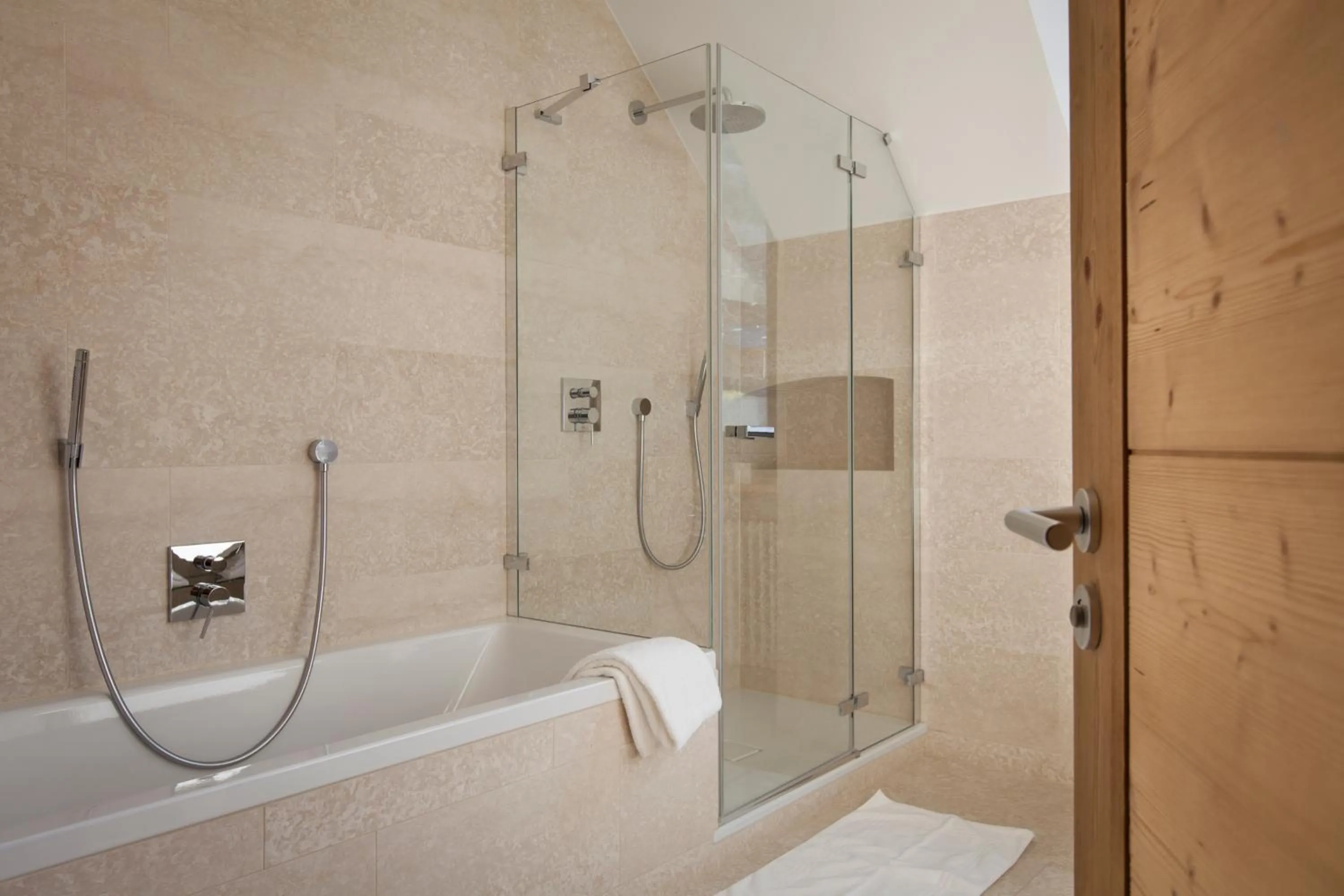 Shower in Hôtel National Resort & Spa