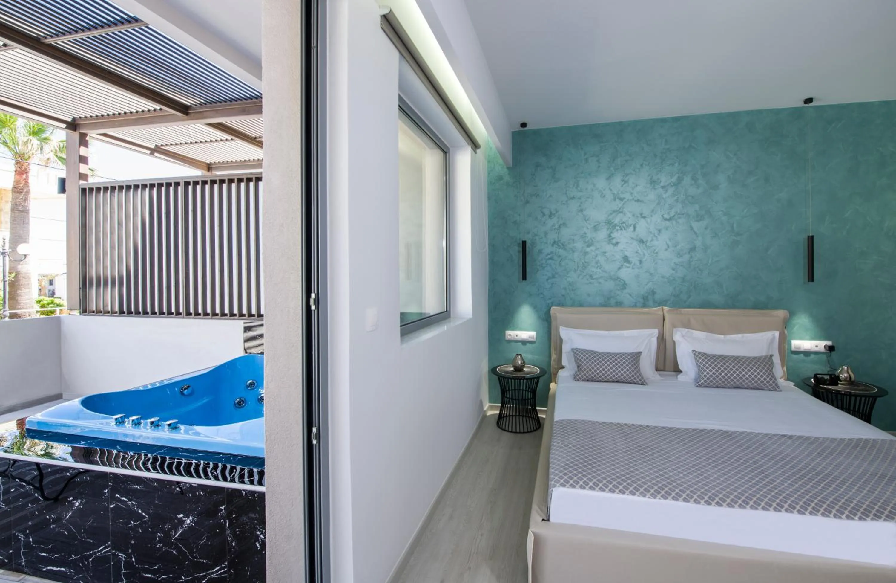 Bedroom, Bed in xSuites Hotel