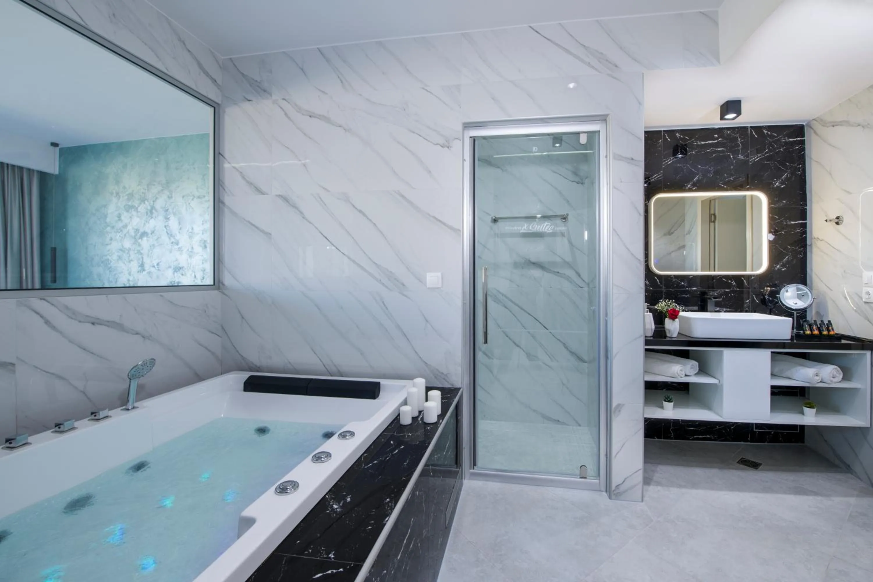 Hot Tub in xSuites Hotel