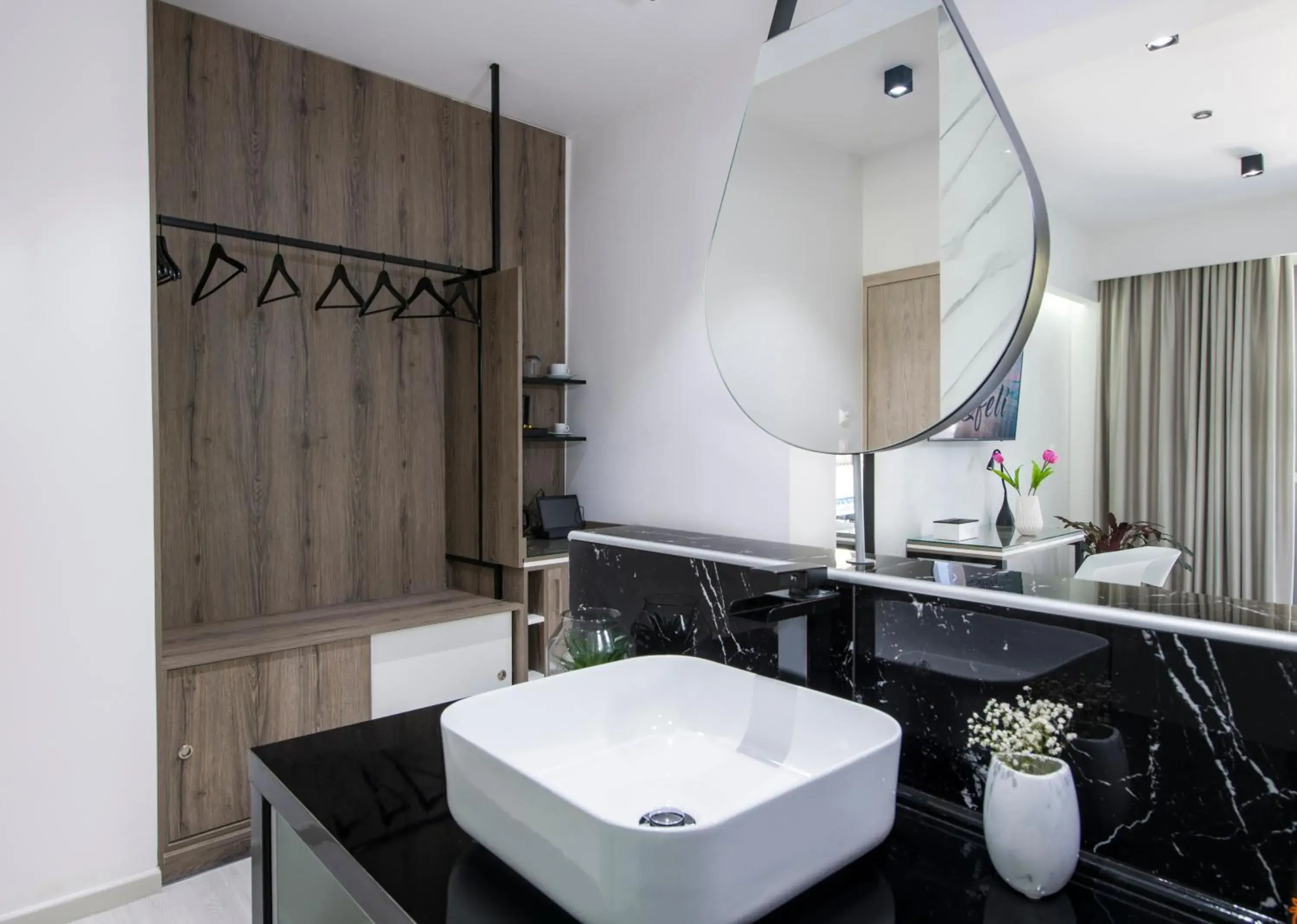 Nefeli Deluxe Suite with Hot Tub Outdoor Jacuzzi in xSuites Hotel Nefeli Deluxe Suite with Hot Tub Outdoor Jacuzzi in xSuites Hotel