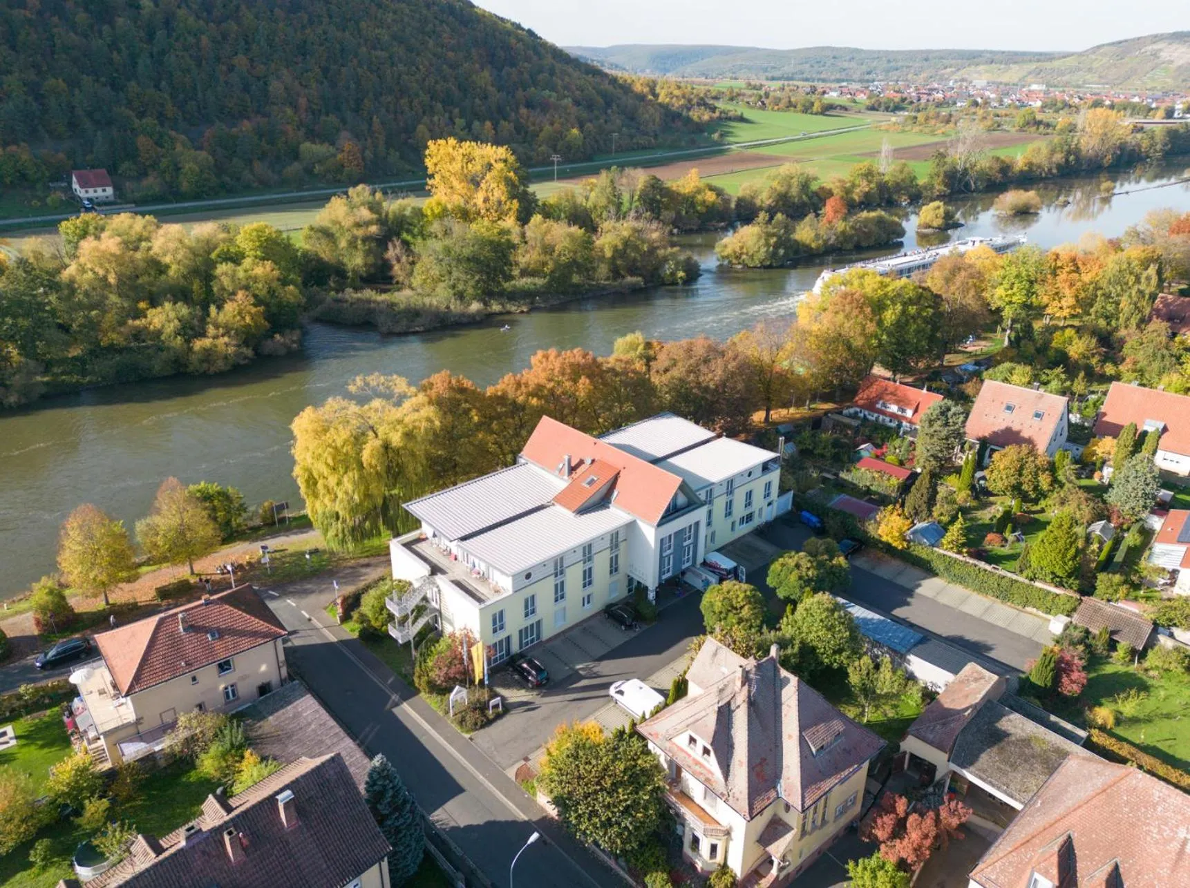 Property building in Hotel Mainpromenade ***S