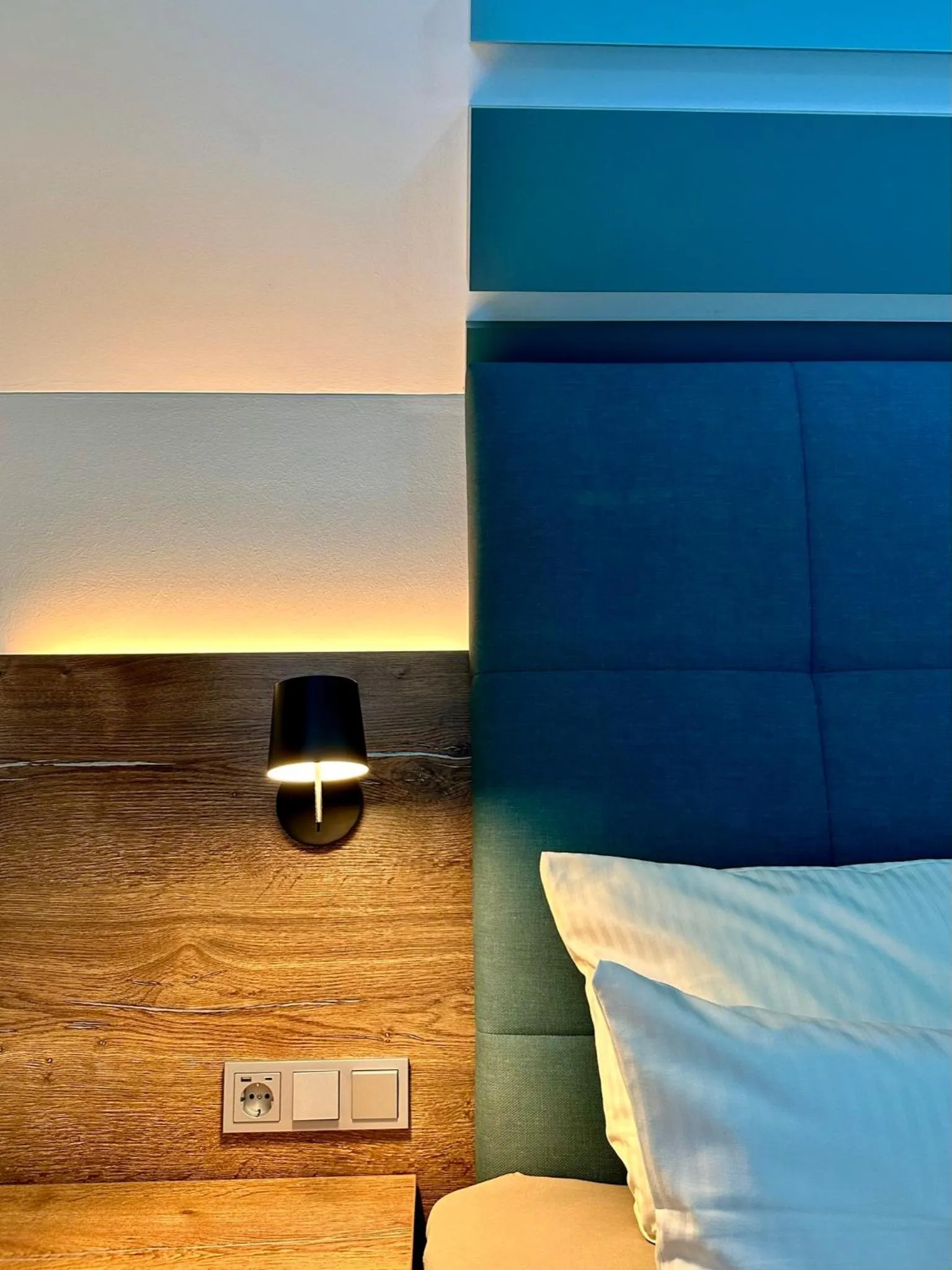 Photo of the whole room, Bed in Hotel Mainpromenade ***S