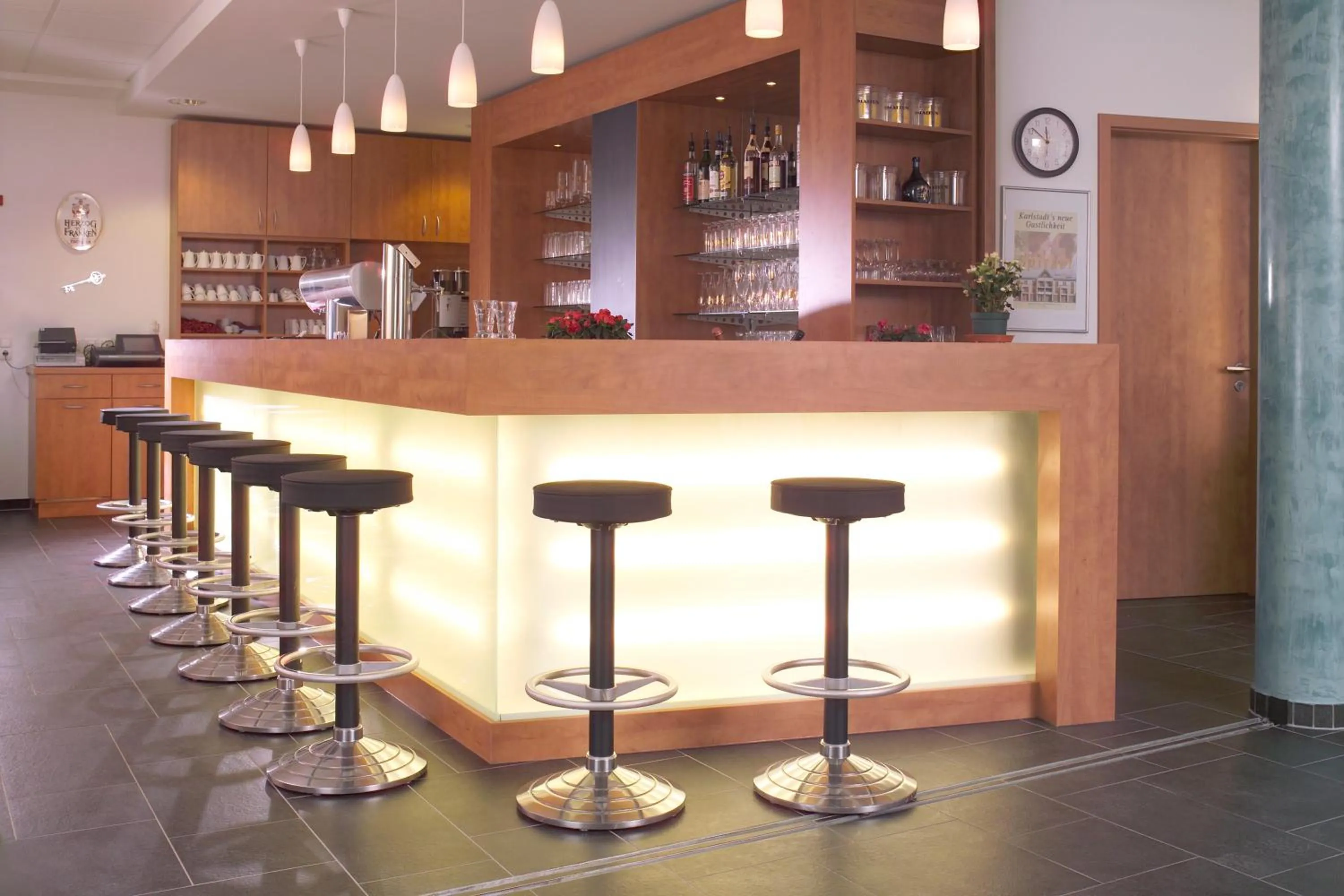 Lounge or bar in Hotel Mainpromenade ***S