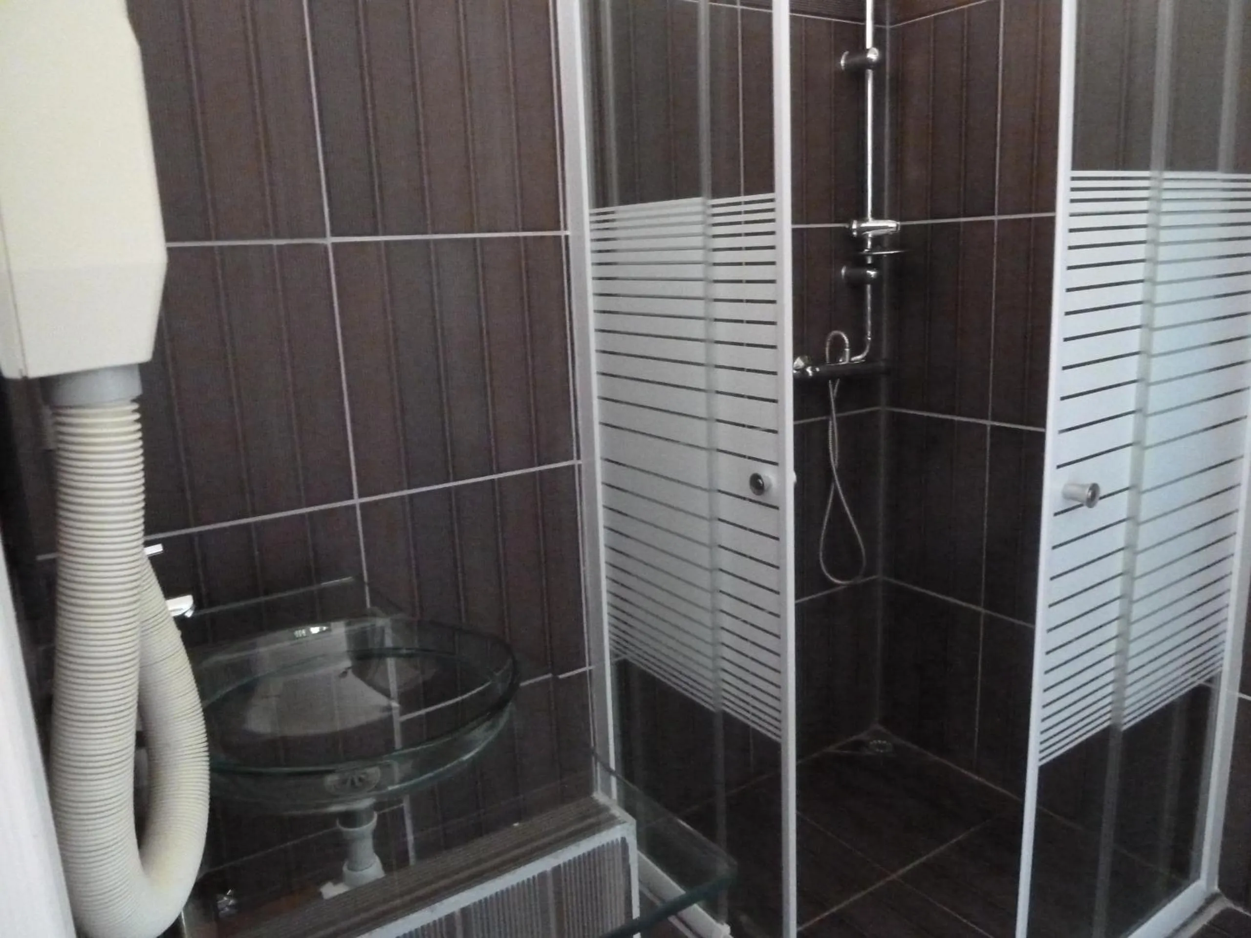 Shower in Chambres d'hôtes Le Saleix