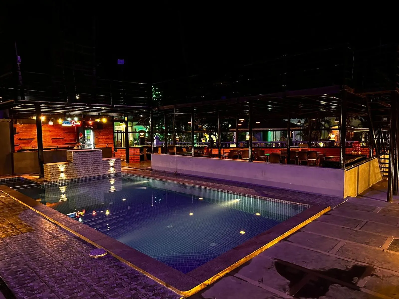 Swimming pool in JW HERITAGE