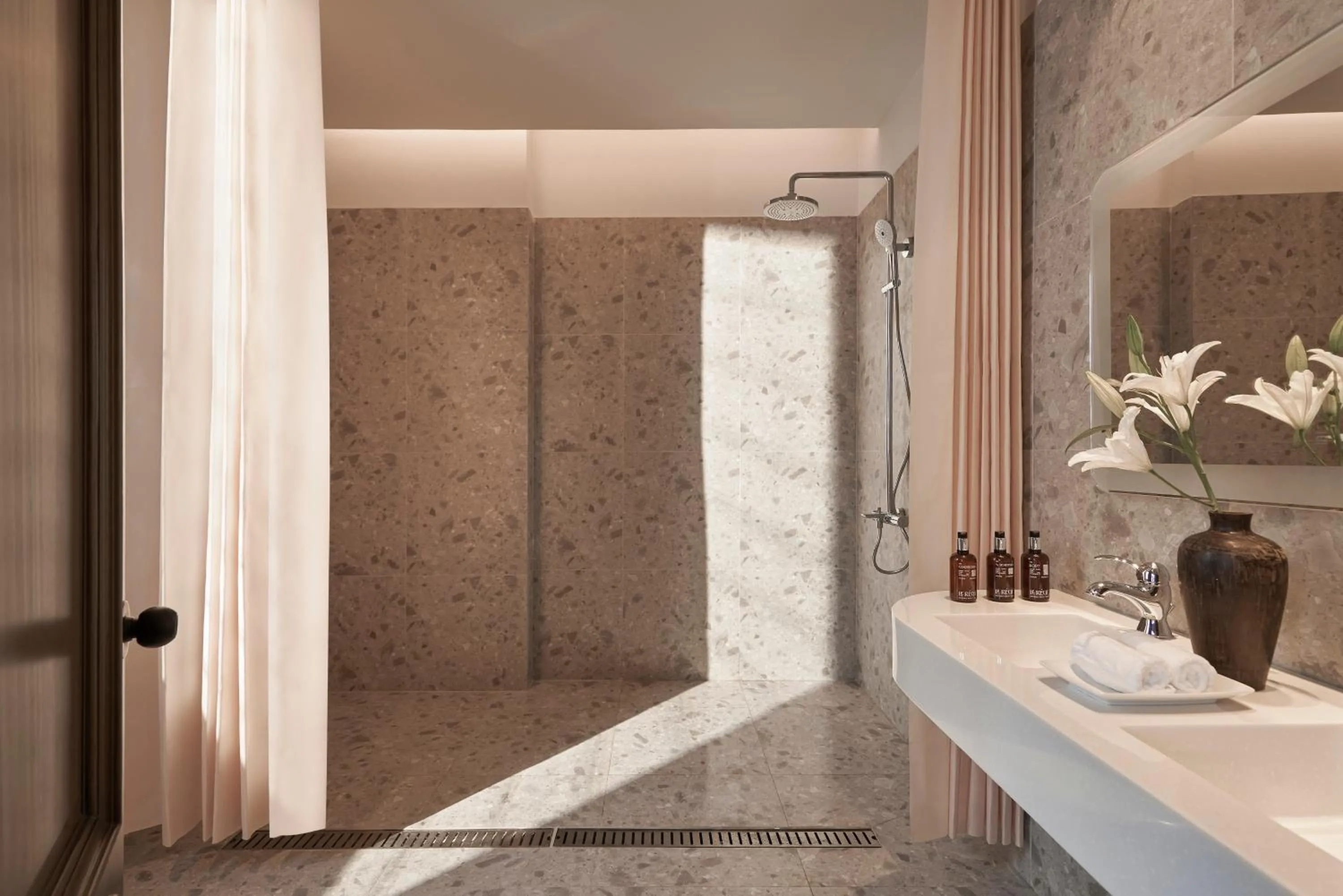 Bathroom in Le Récit Boutique Hôtel de Dalat