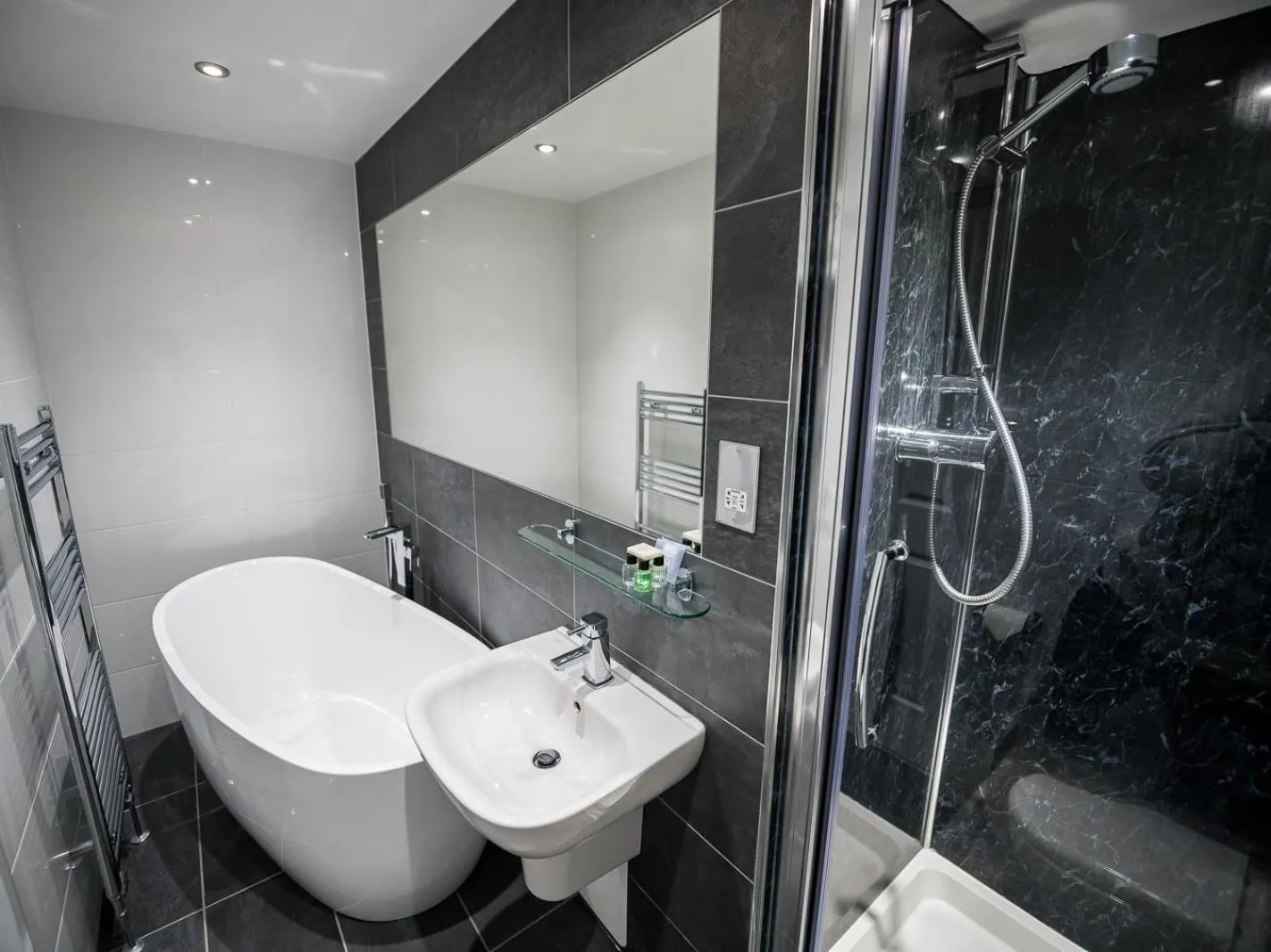 Bathroom in Kincaid House Hotel