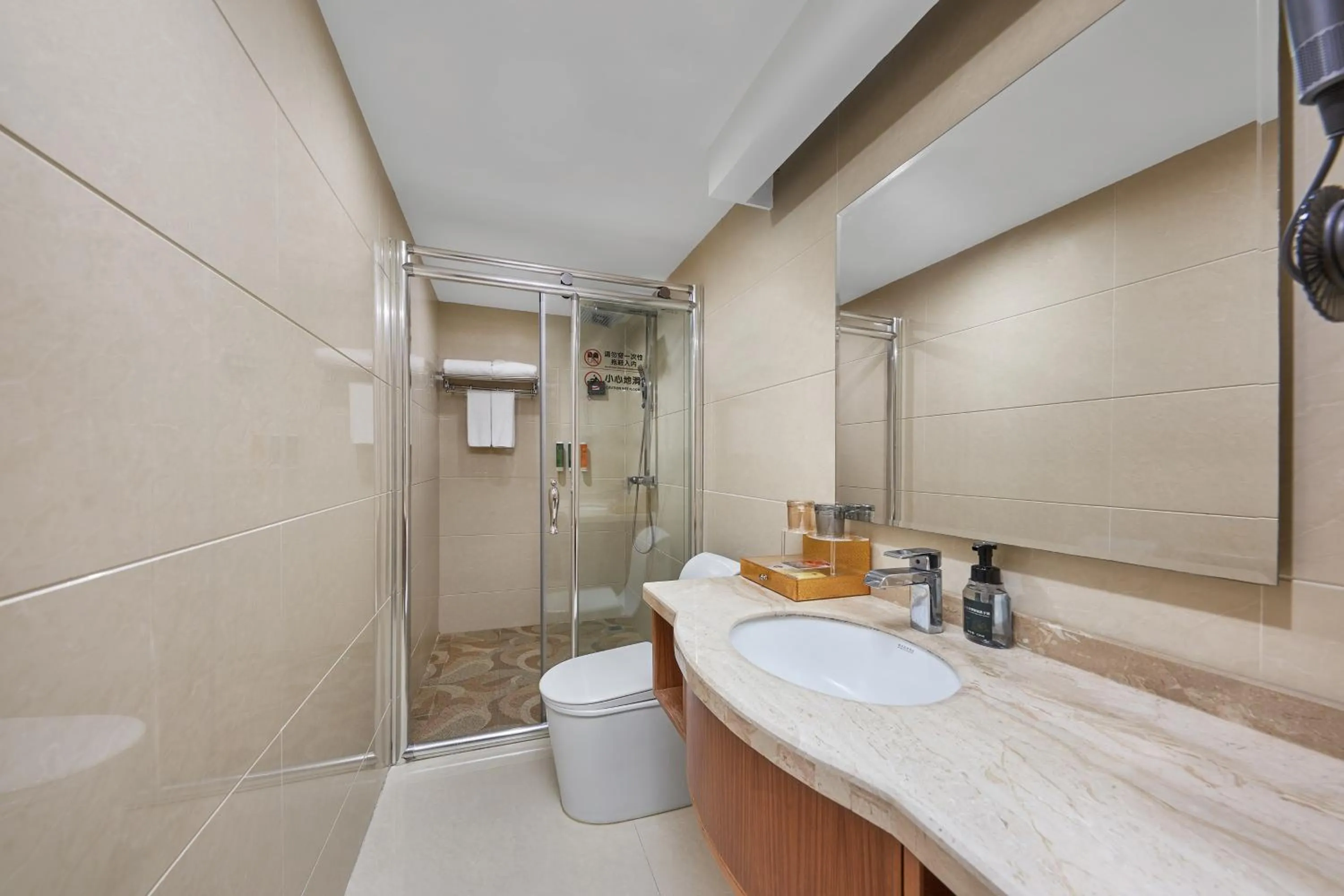 Toilet in Nanyang King's Gate Hotel--Free Shuttle Service to Canton Fair