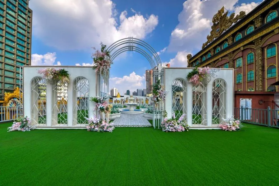 Property building in Nanyang King's Gate Hotel