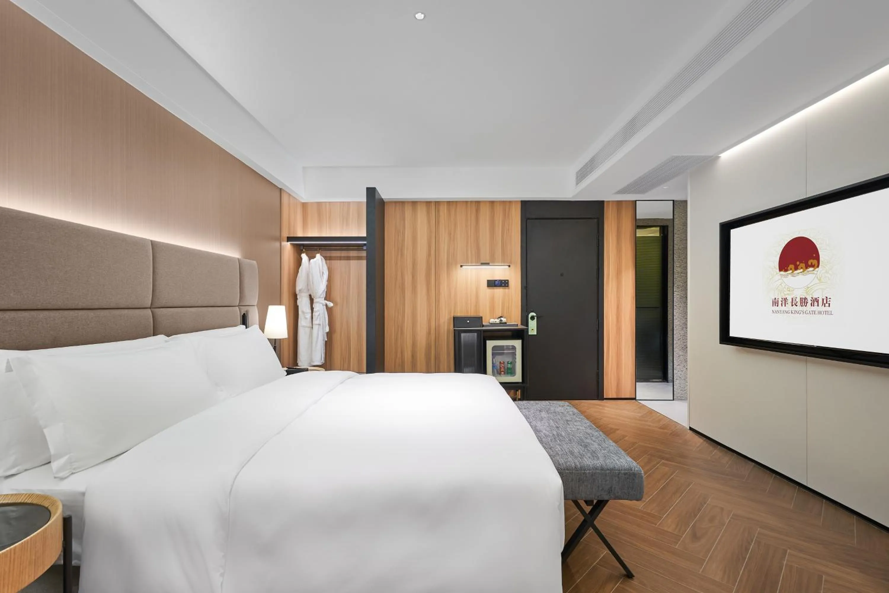 Bed in Nanyang King's Gate Hotel--Free Shuttle Service to Canton Fair