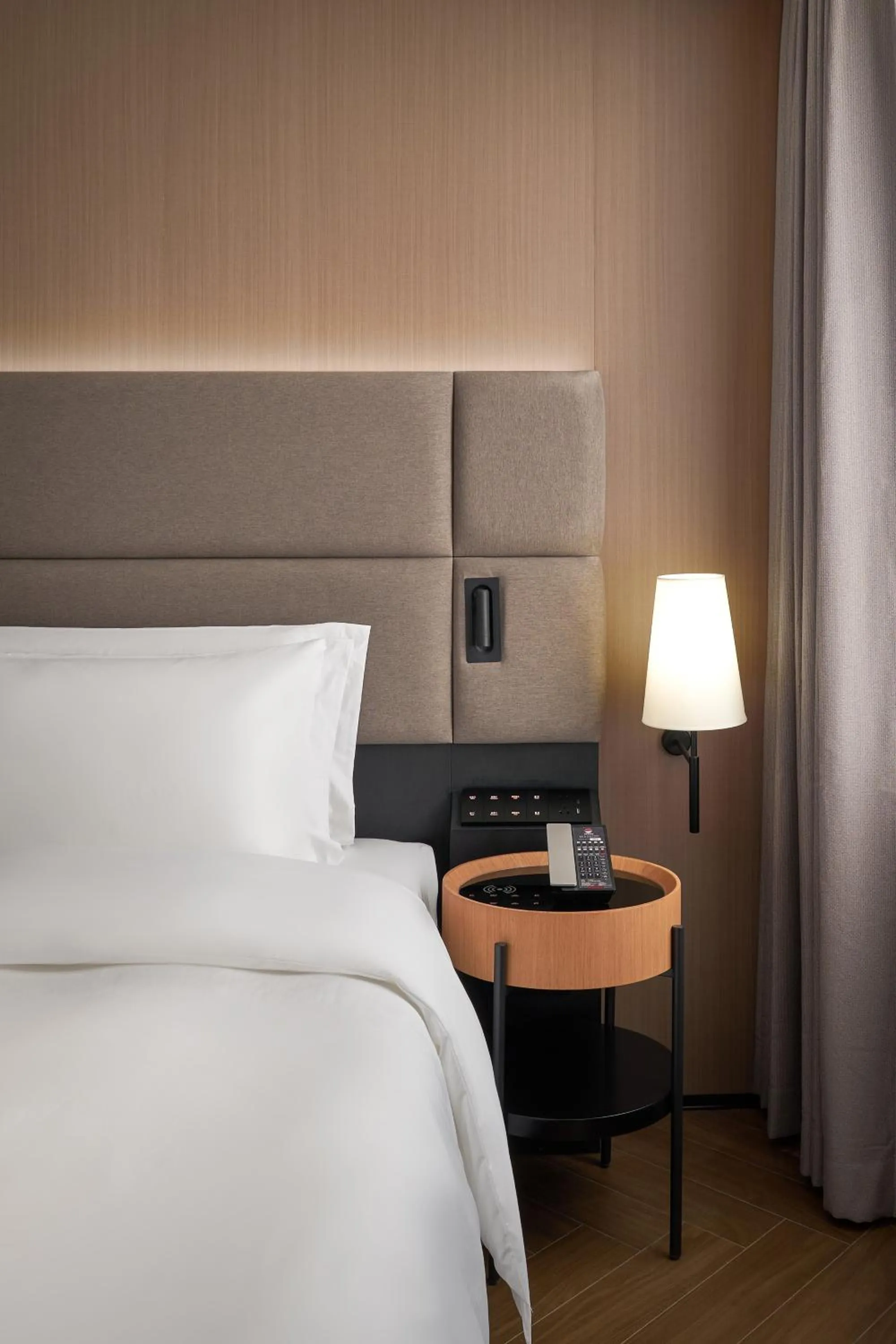 Bed in Nanyang King's Gate Hotel--Free Shuttle Service to Canton Fair