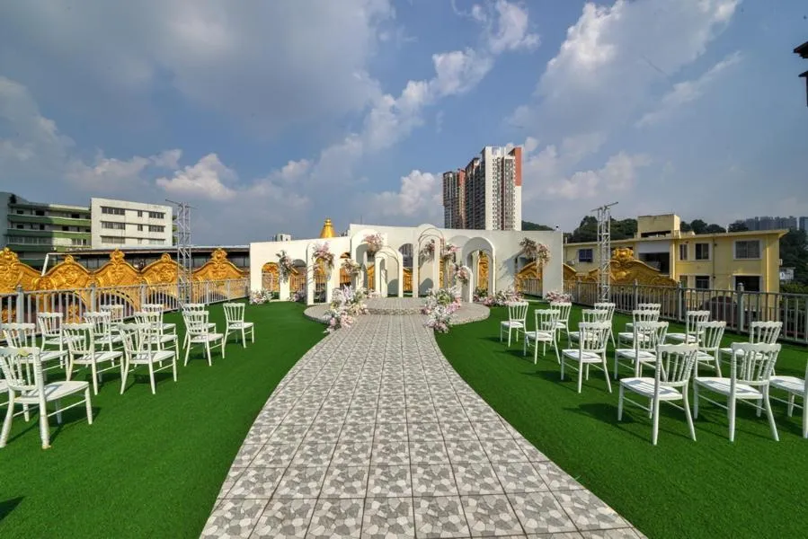 Property building in Nanyang King's Gate Hotel