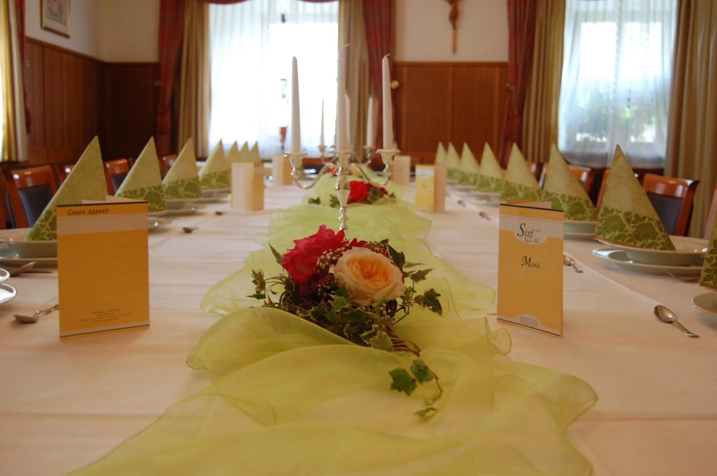 Restaurant/places to eat in Hotel Sixt