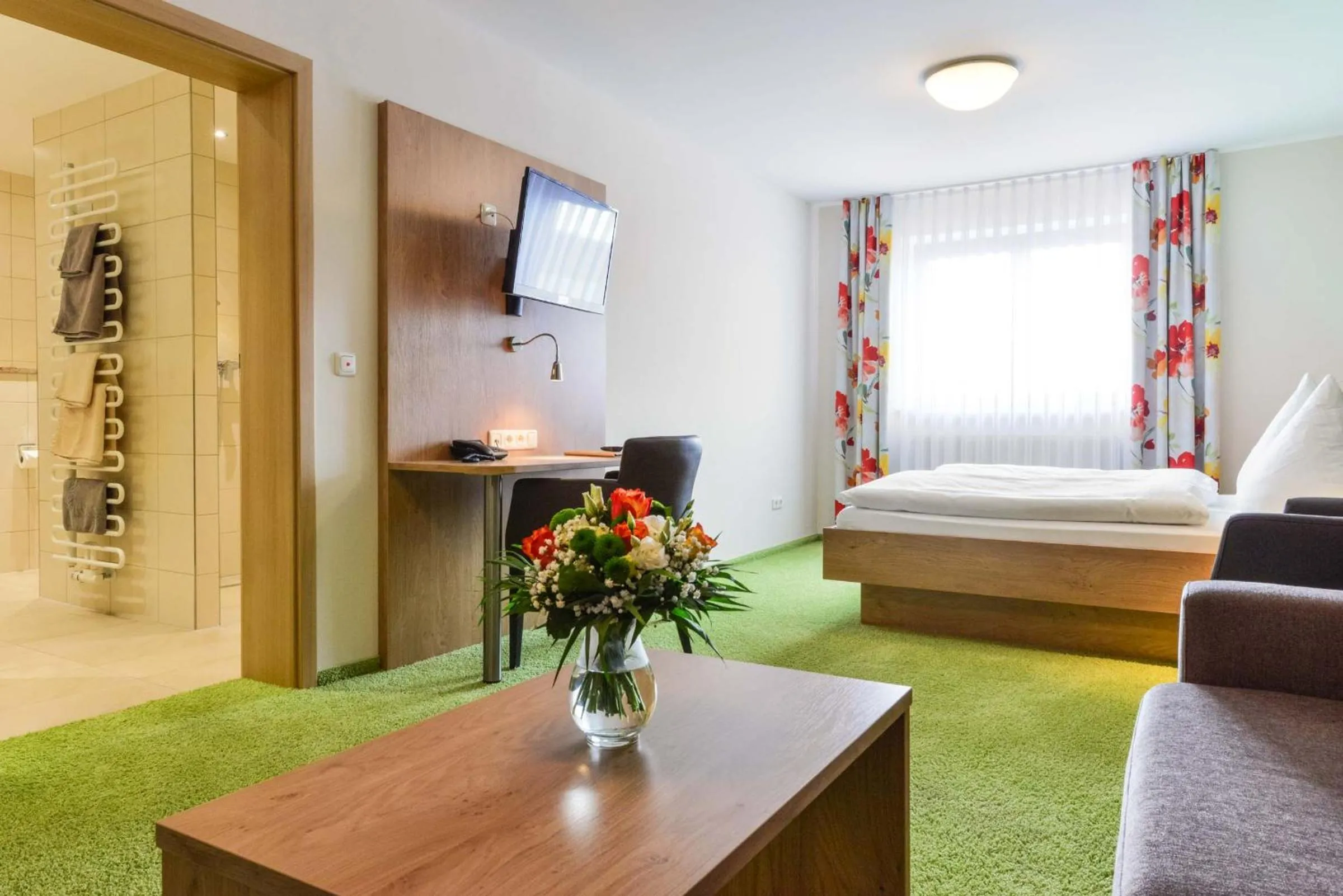 Photo of the whole room, Bed in Hotel Sixt