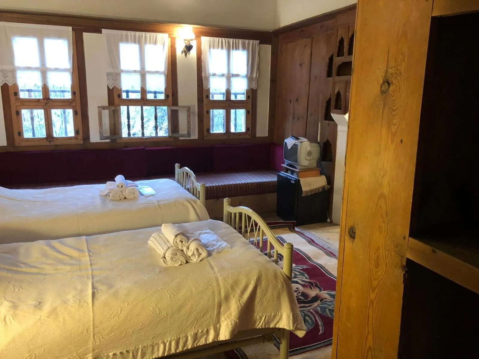 Photo of the whole room, Bed in Paphlagonia Yoruk Muratoglu Konak