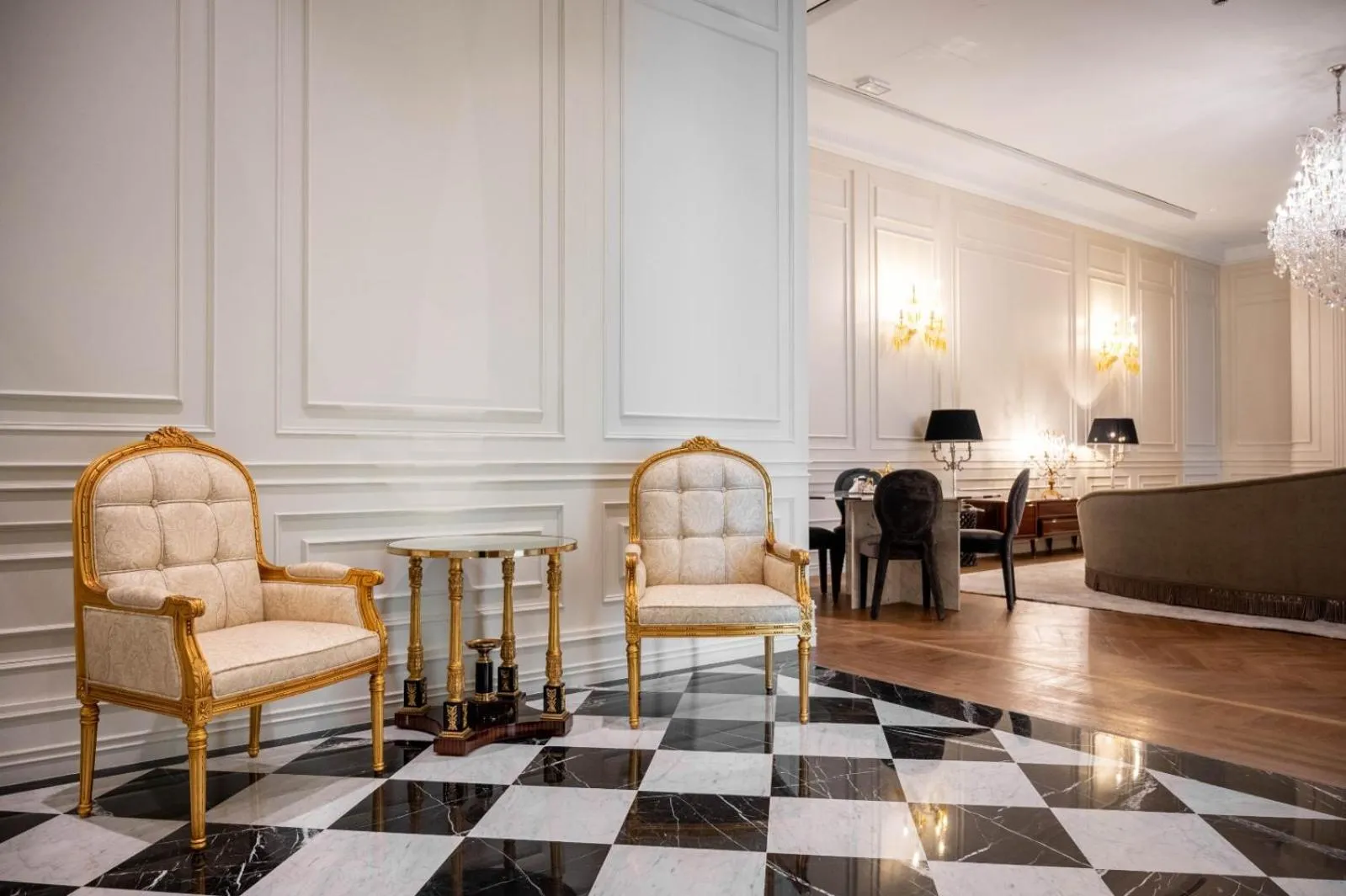 Seating area in The Bentley Luxury Hotel & Suites