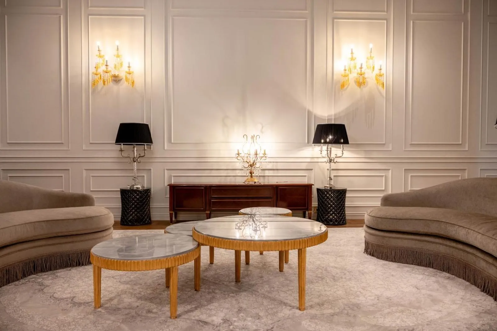 Living room in The Bentley Luxury Hotel & Suites