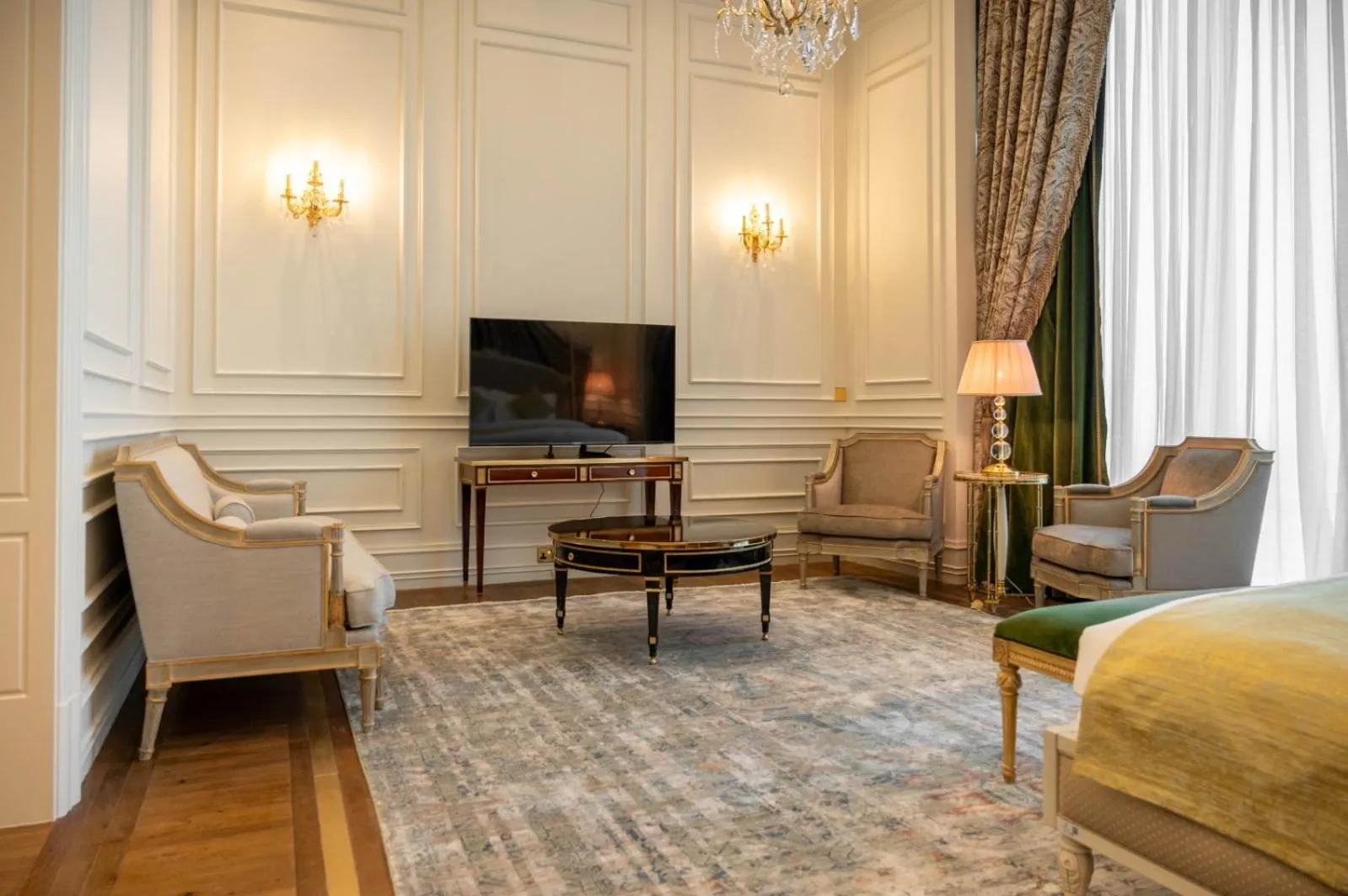Seating area in The Bentley Luxury Hotel & Suites