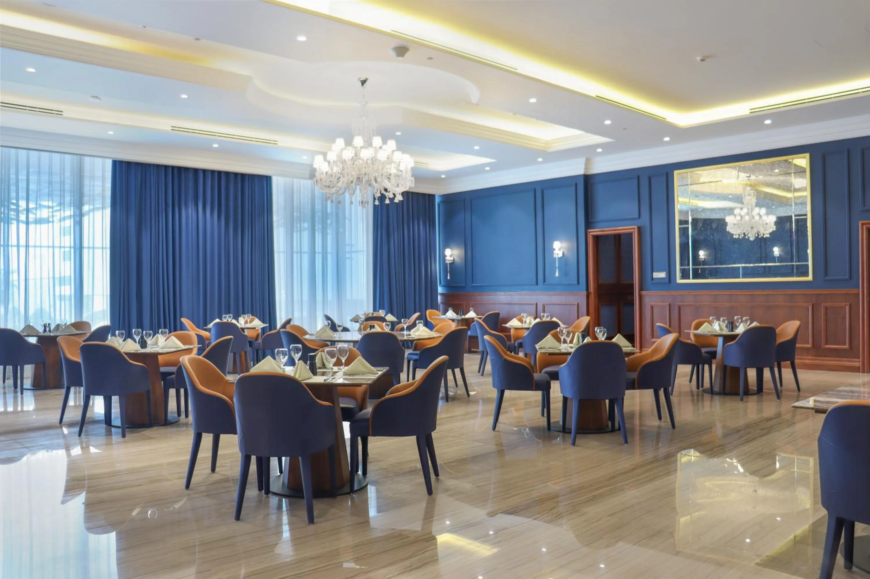 Restaurant/places to eat in The Bentley Luxury Hotel & Suites