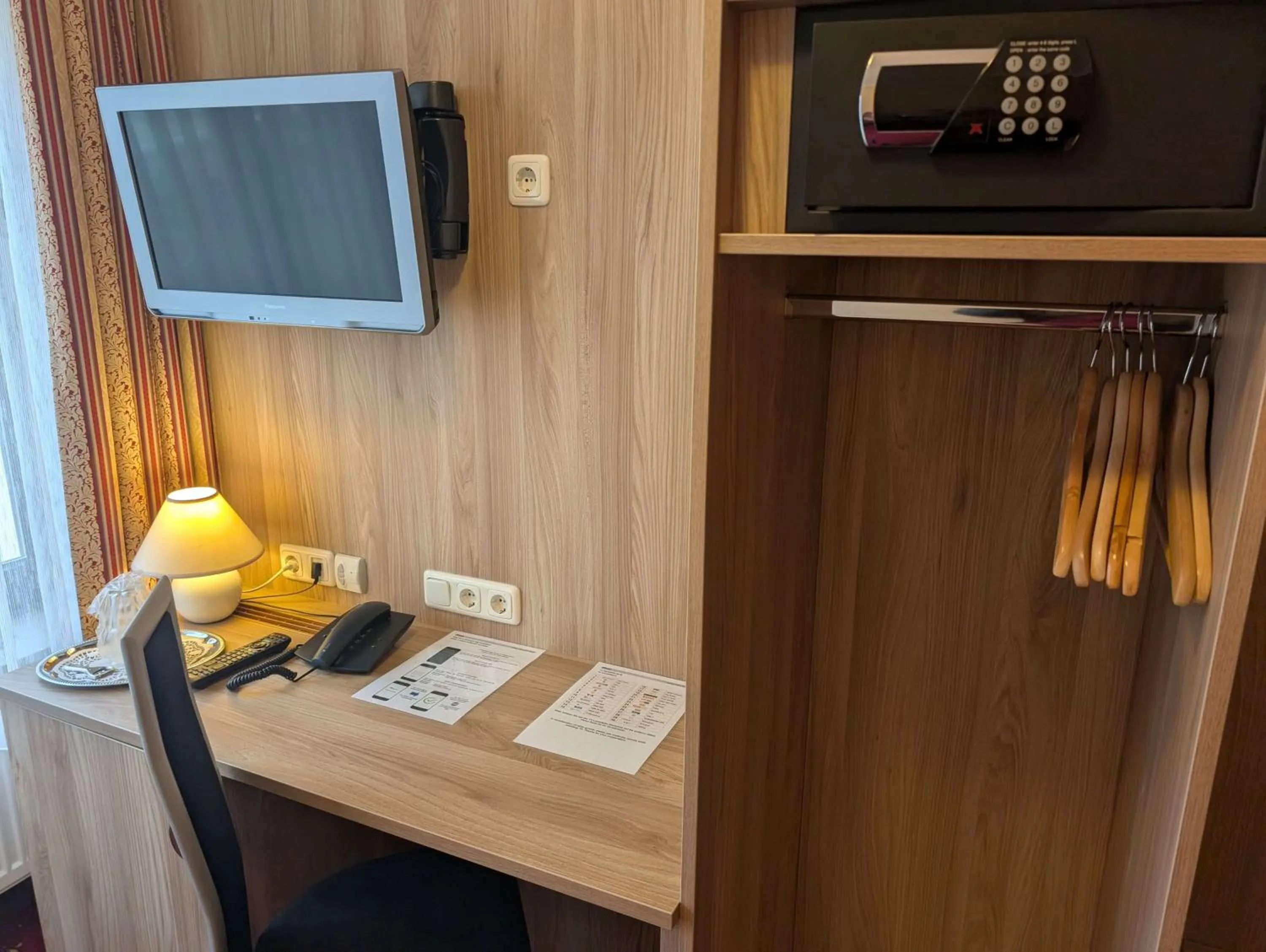 TV and multimedia in Stadthotel Augsburg