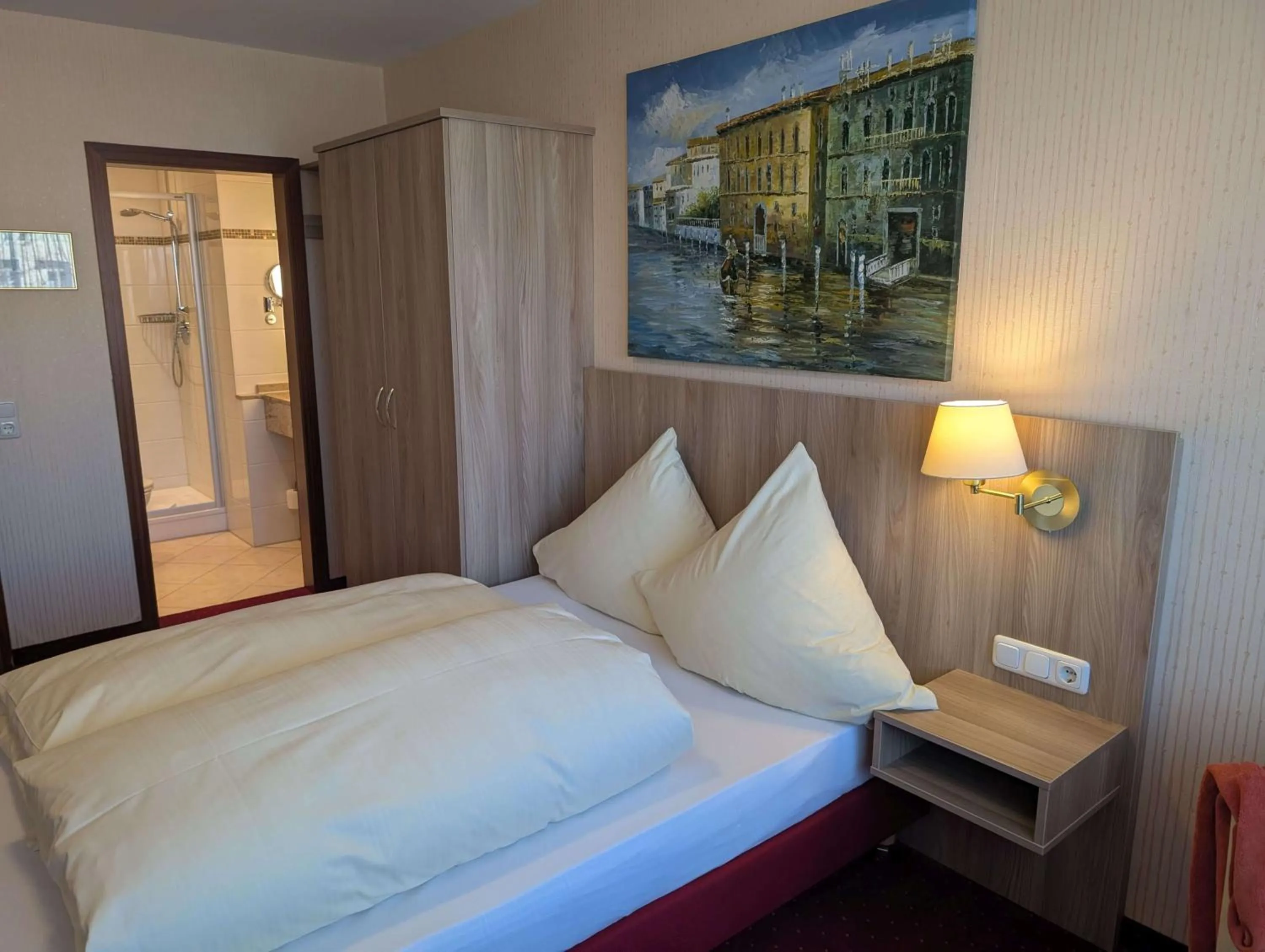 Bed in Stadthotel Augsburg