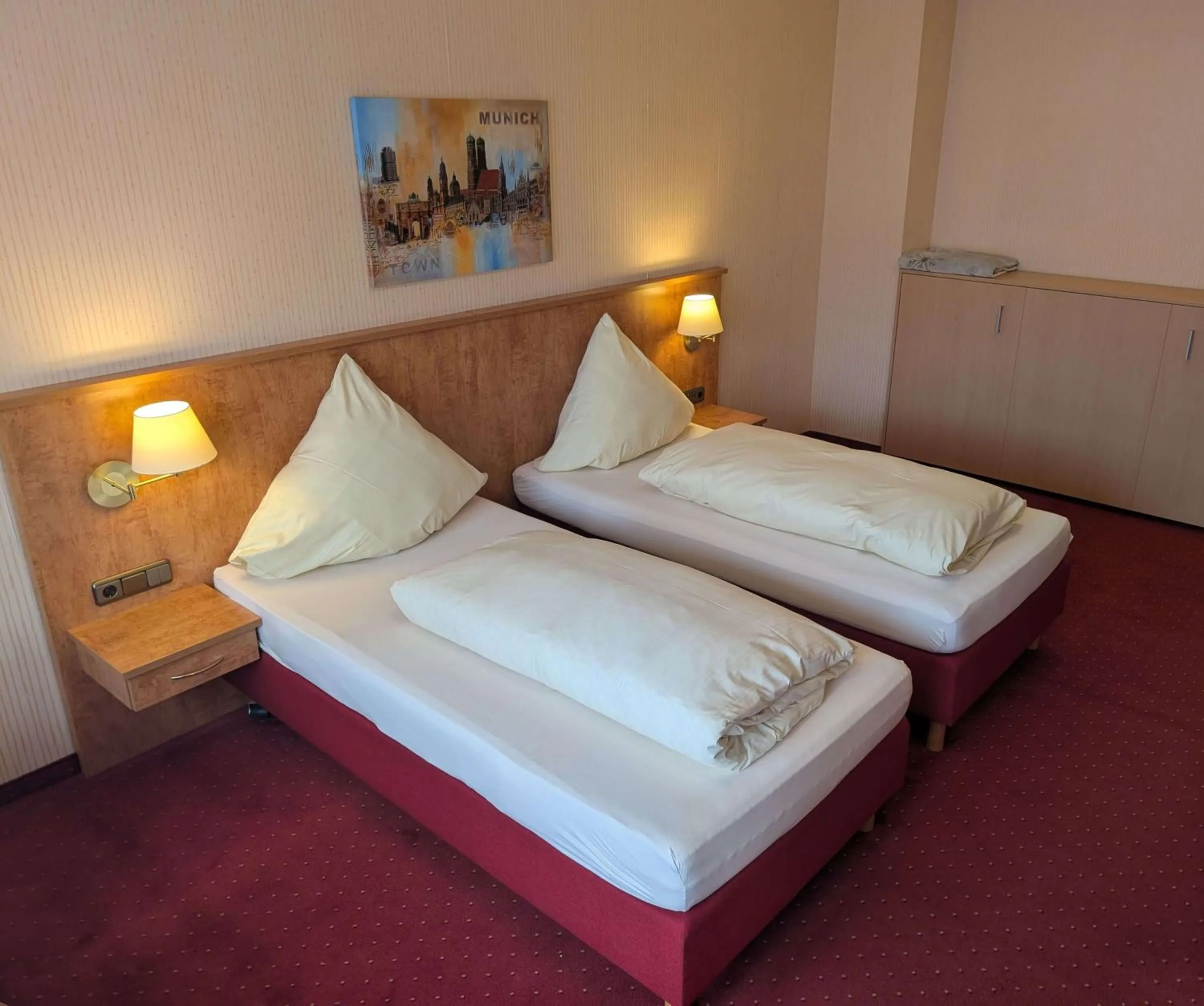 Bed in Stadthotel Augsburg