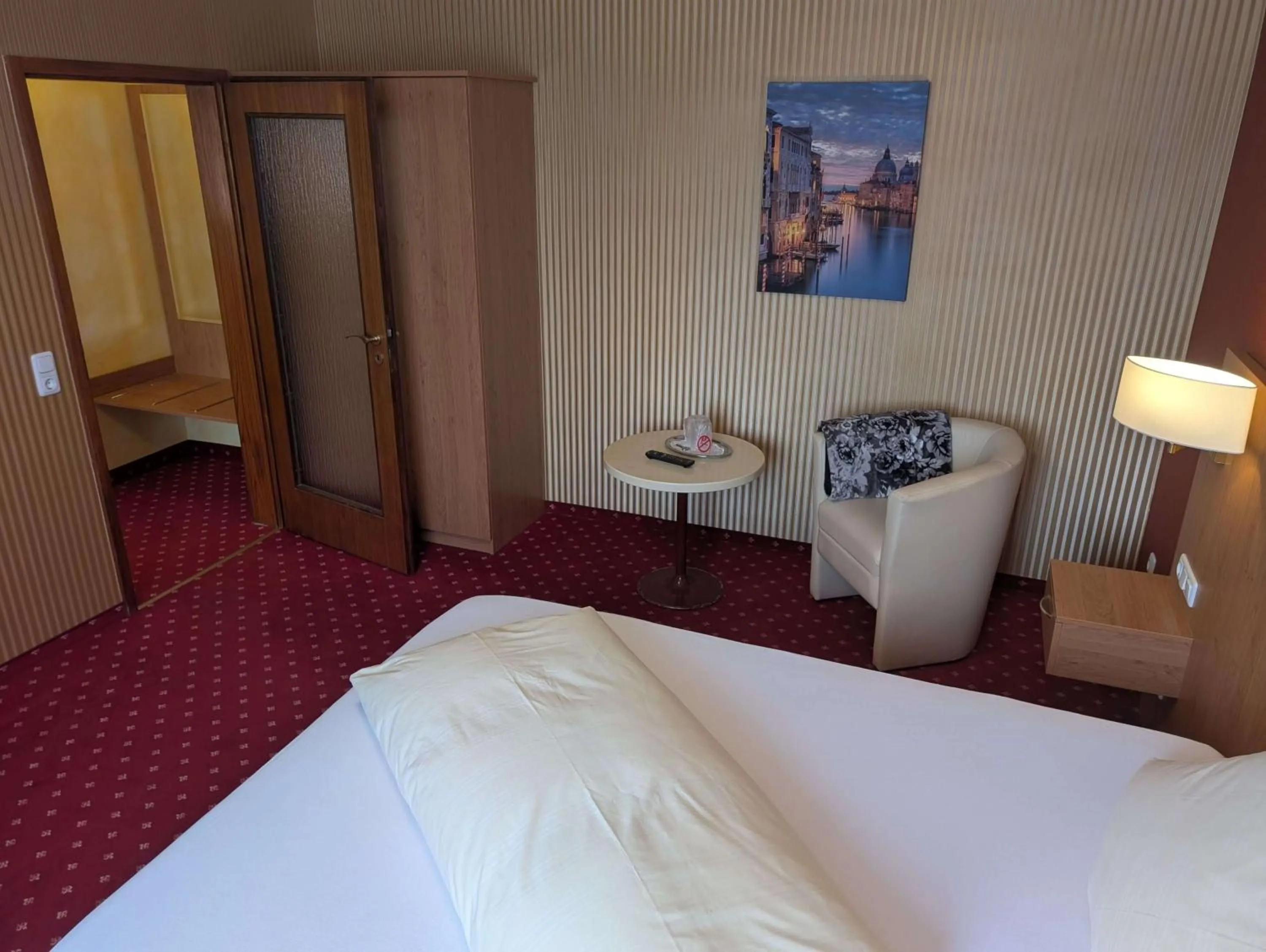 Bed in Stadthotel Augsburg