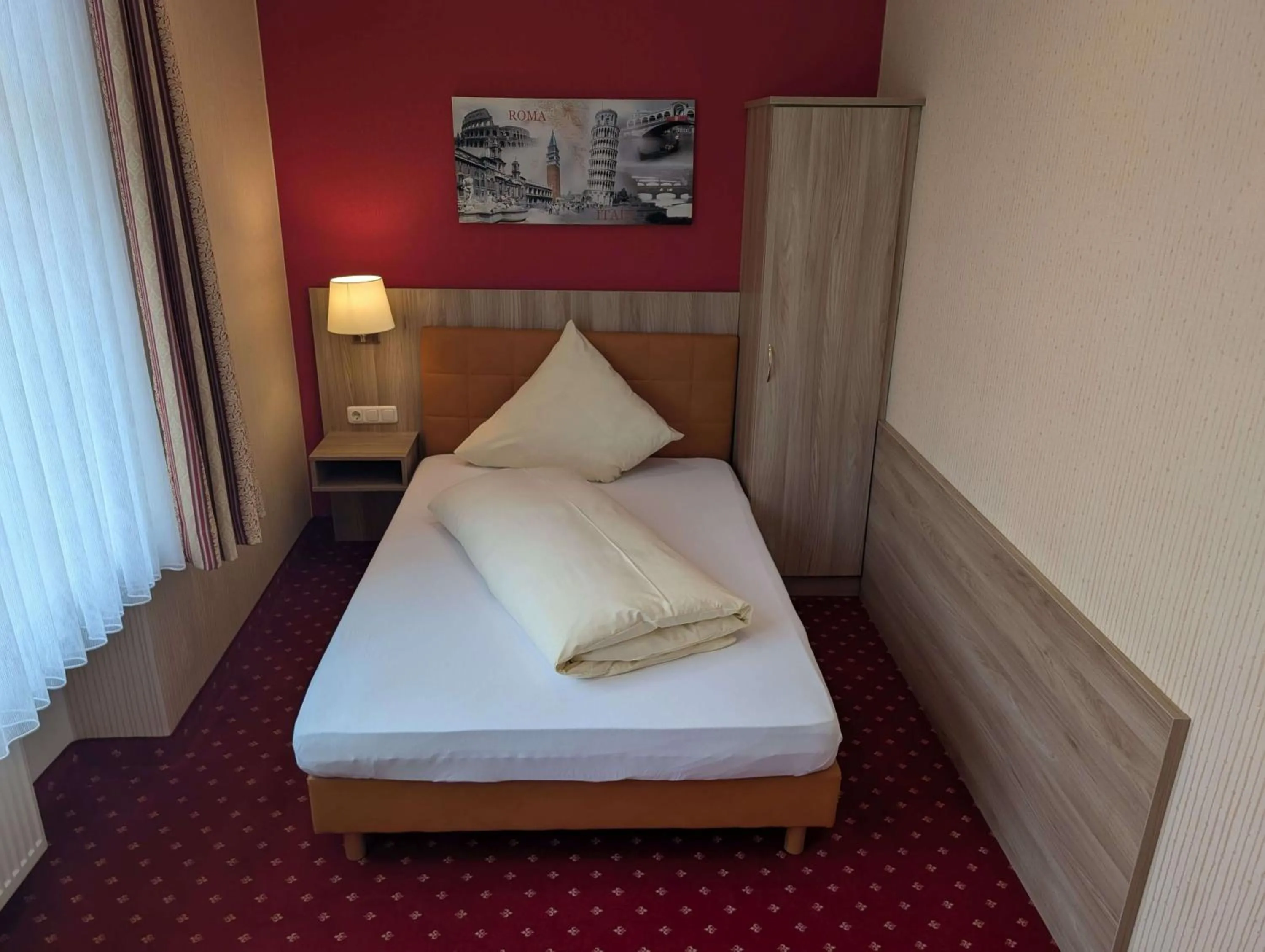 Bed in Stadthotel Augsburg