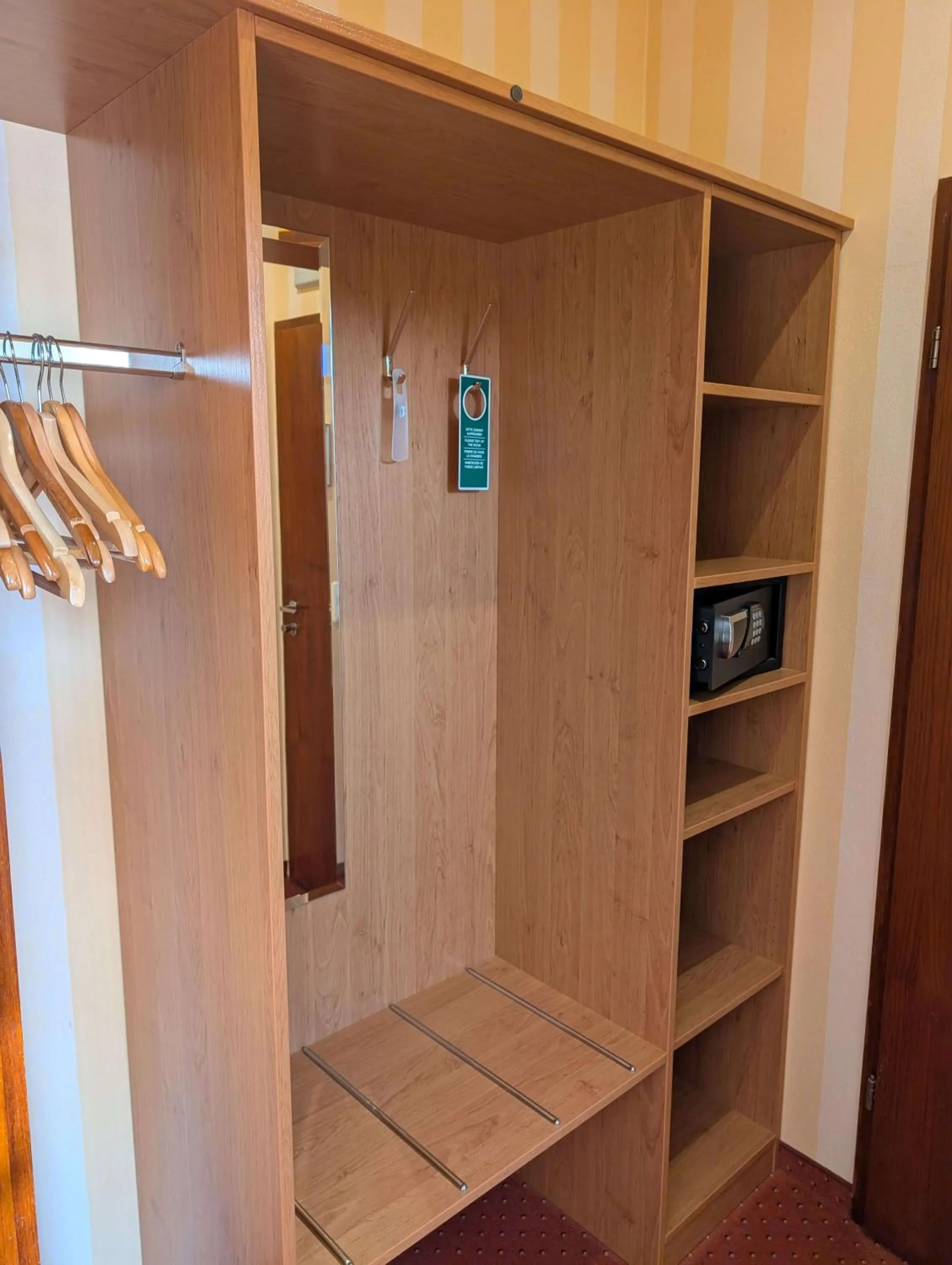 wardrobe in Stadthotel Augsburg