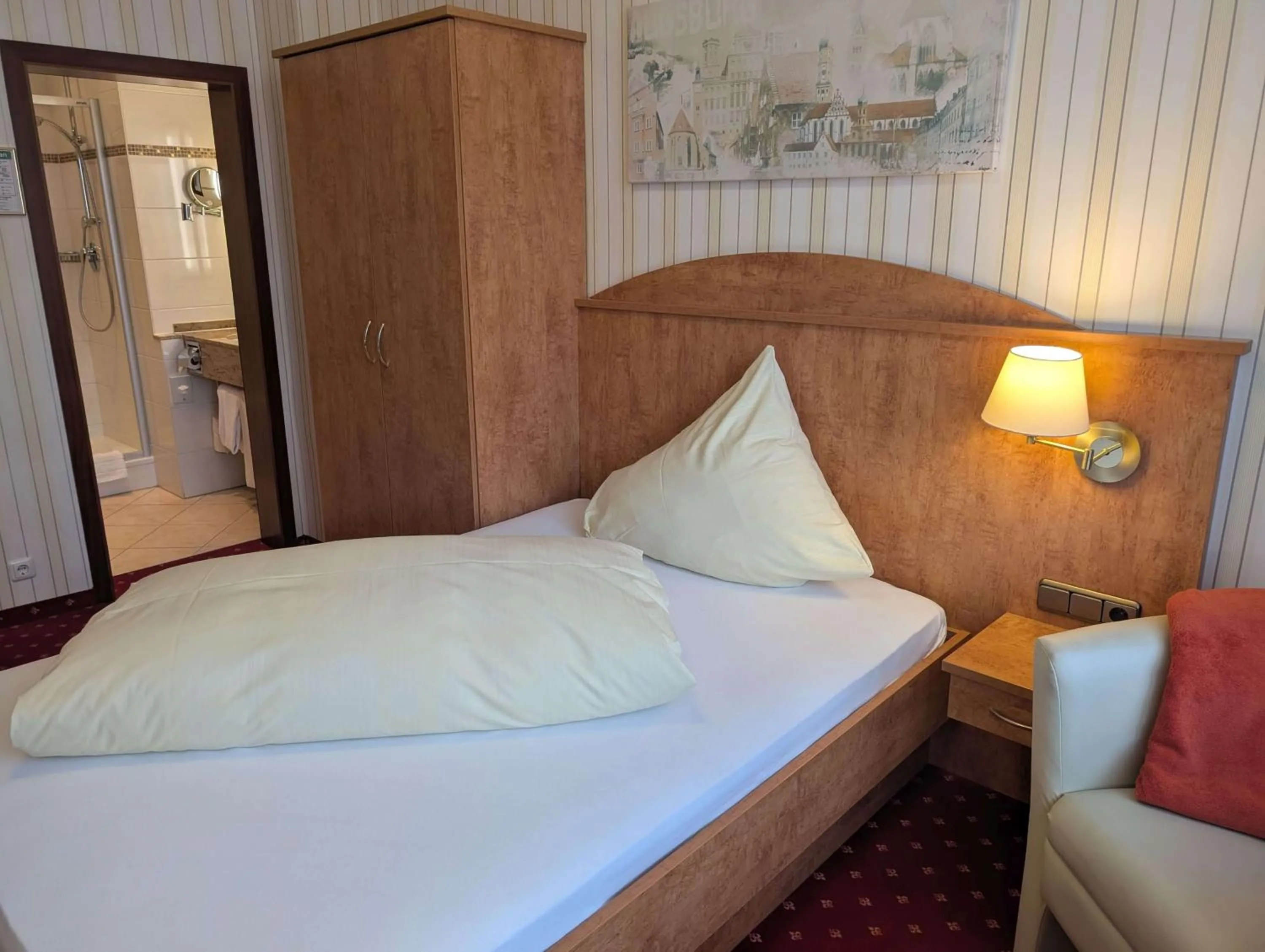 Bed in Stadthotel Augsburg