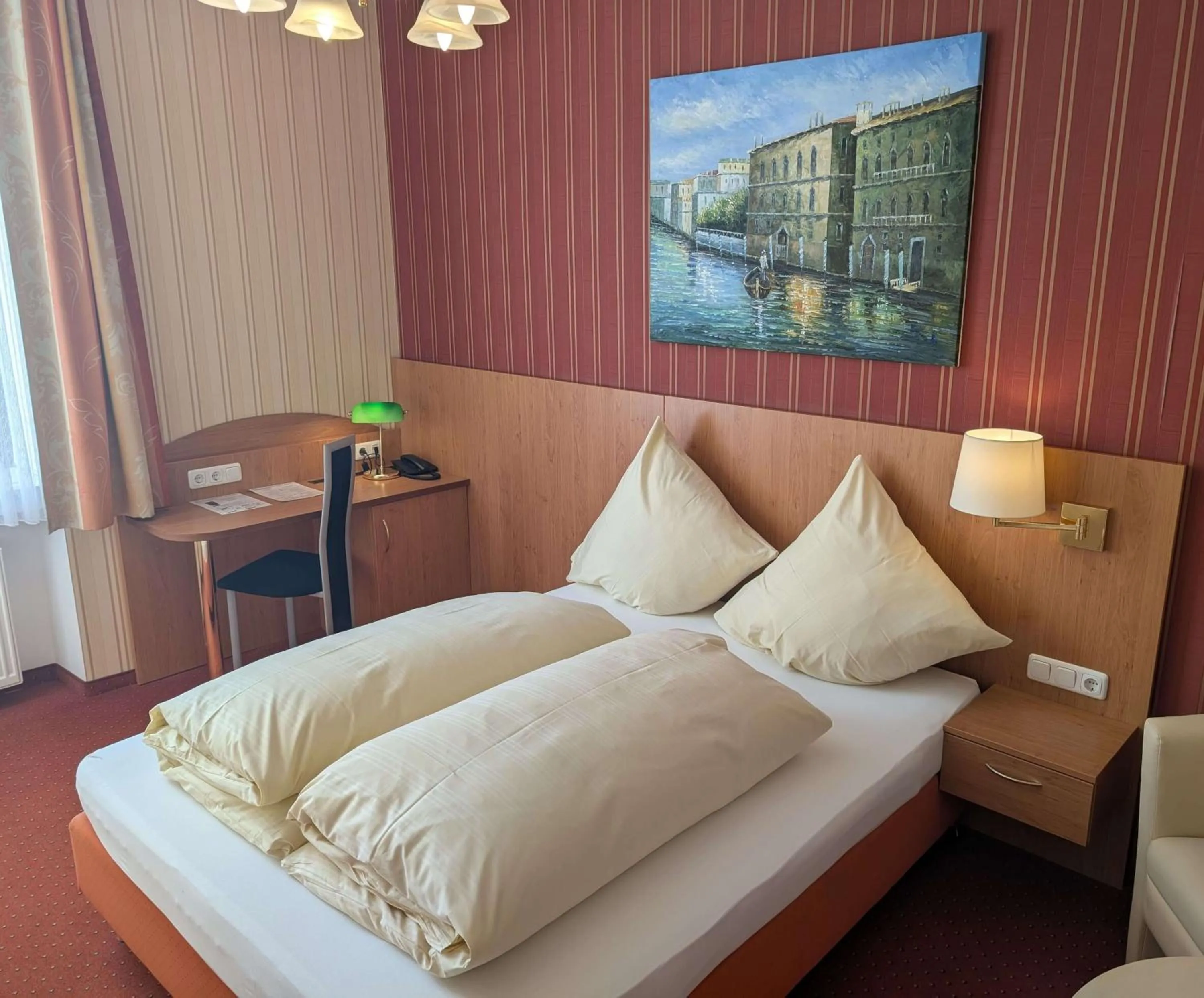 Bed in Stadthotel Augsburg