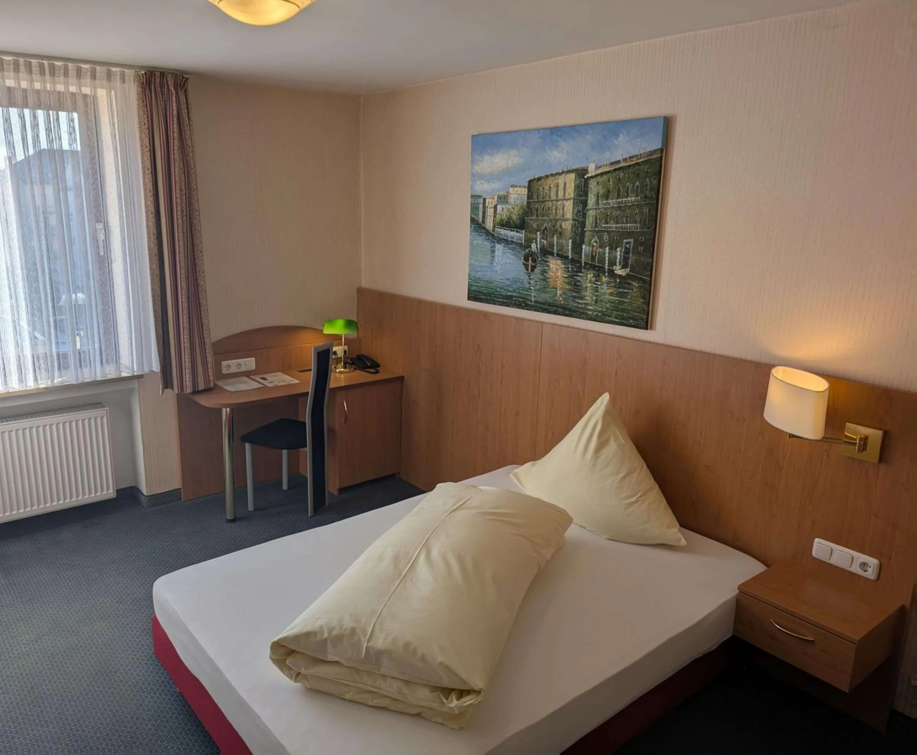 Bed in Stadthotel Augsburg