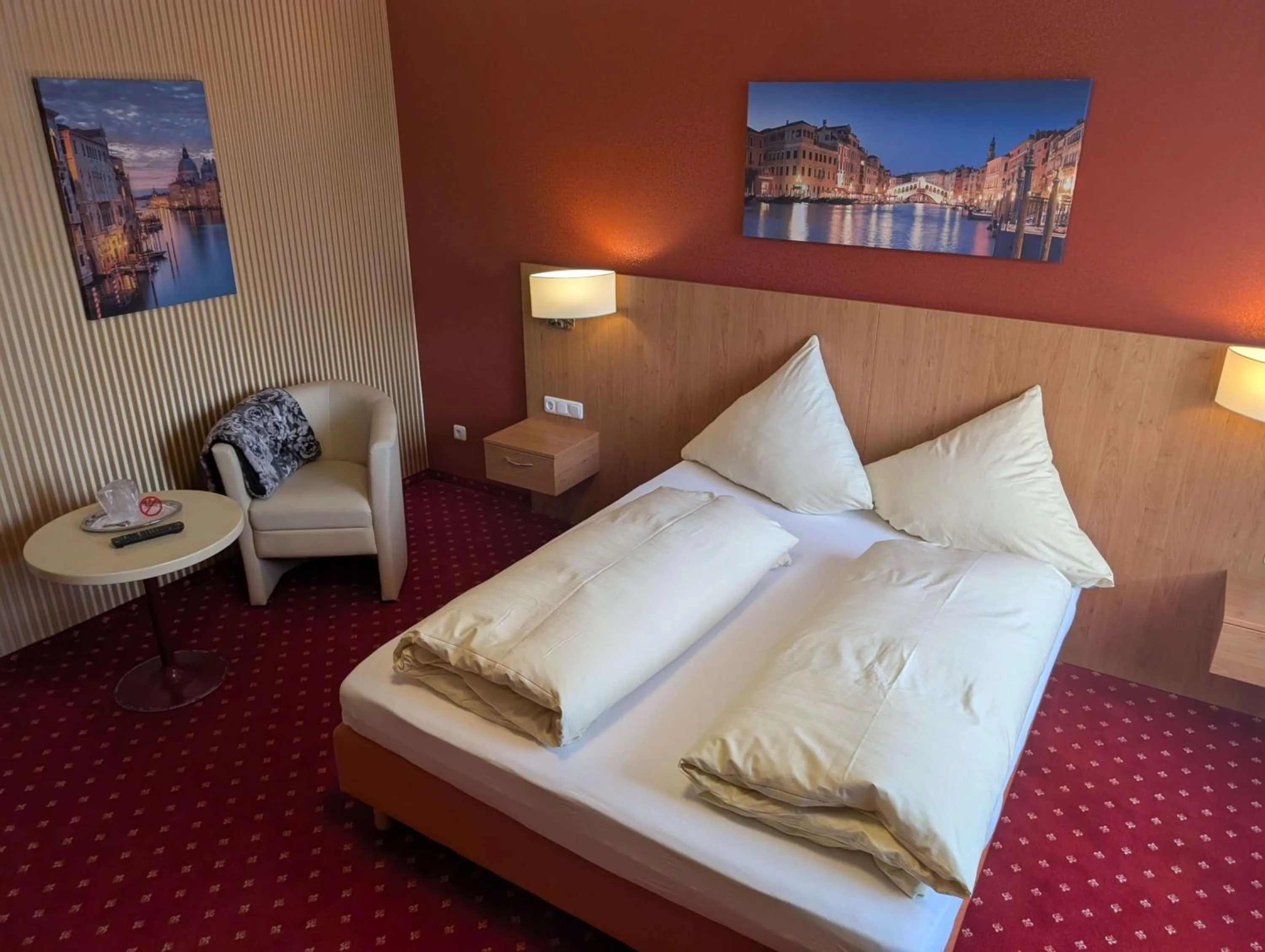 Bed in Stadthotel Augsburg