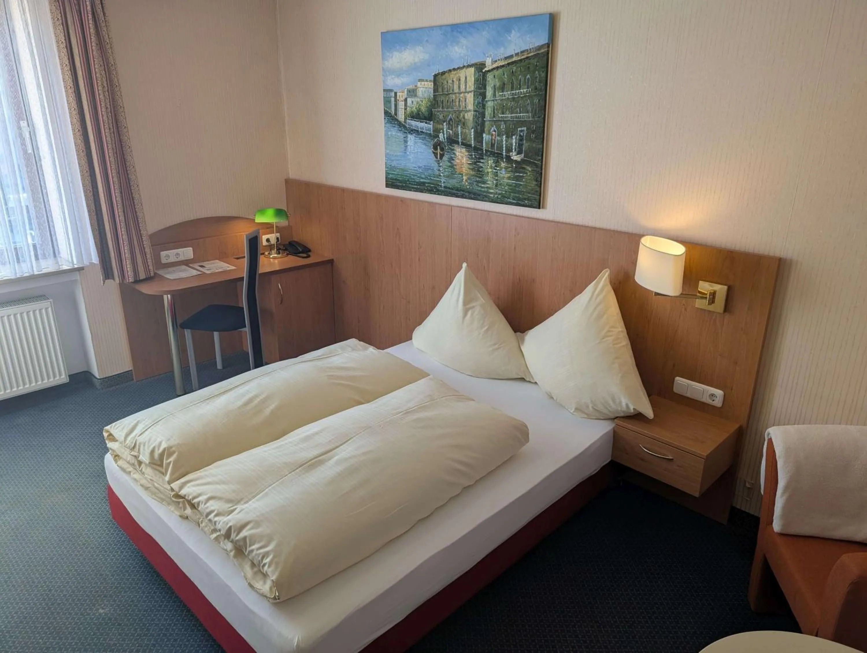 Bed in Stadthotel Augsburg