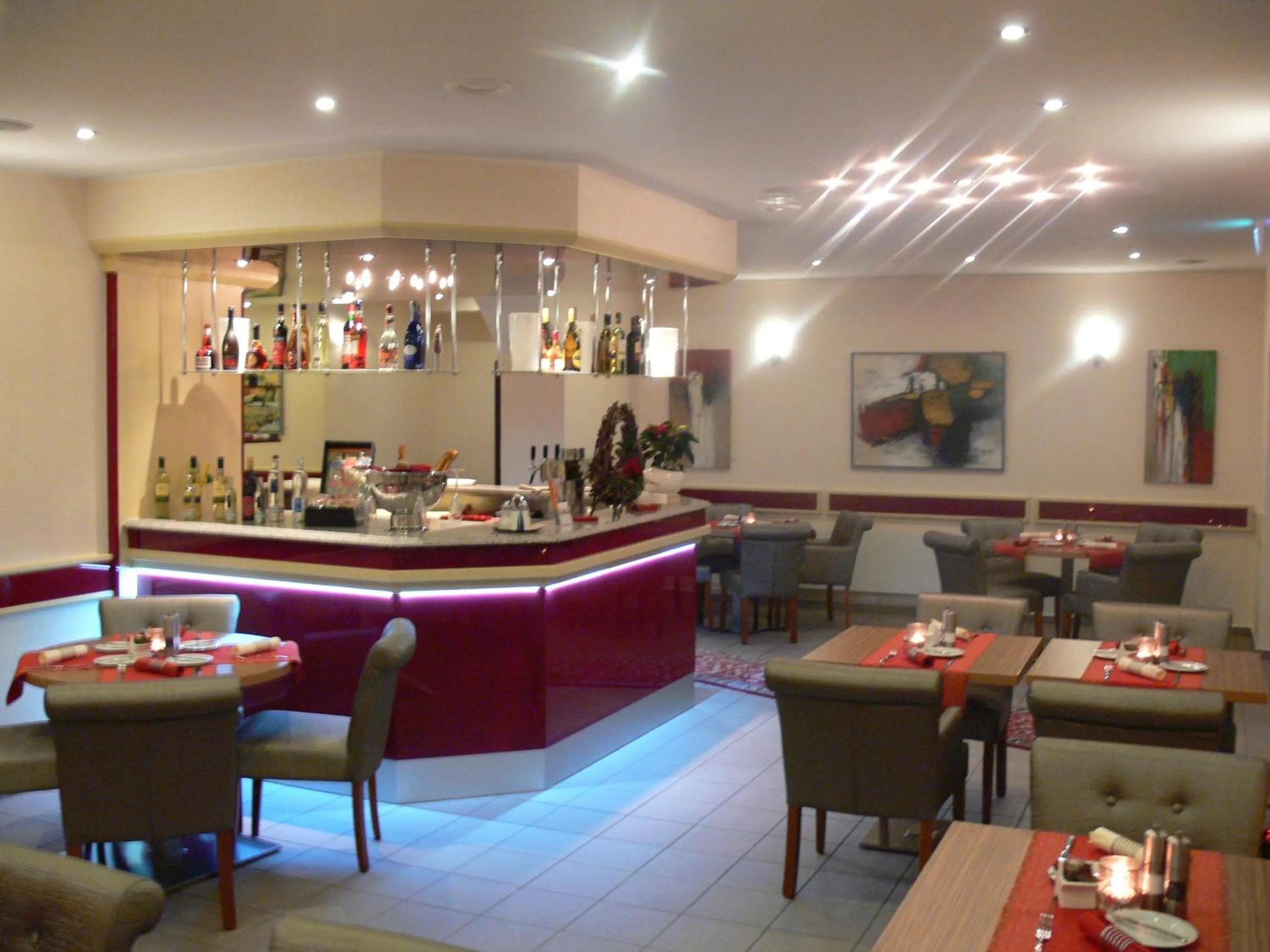 Restaurant/places to eat in Avantgarde Hotel