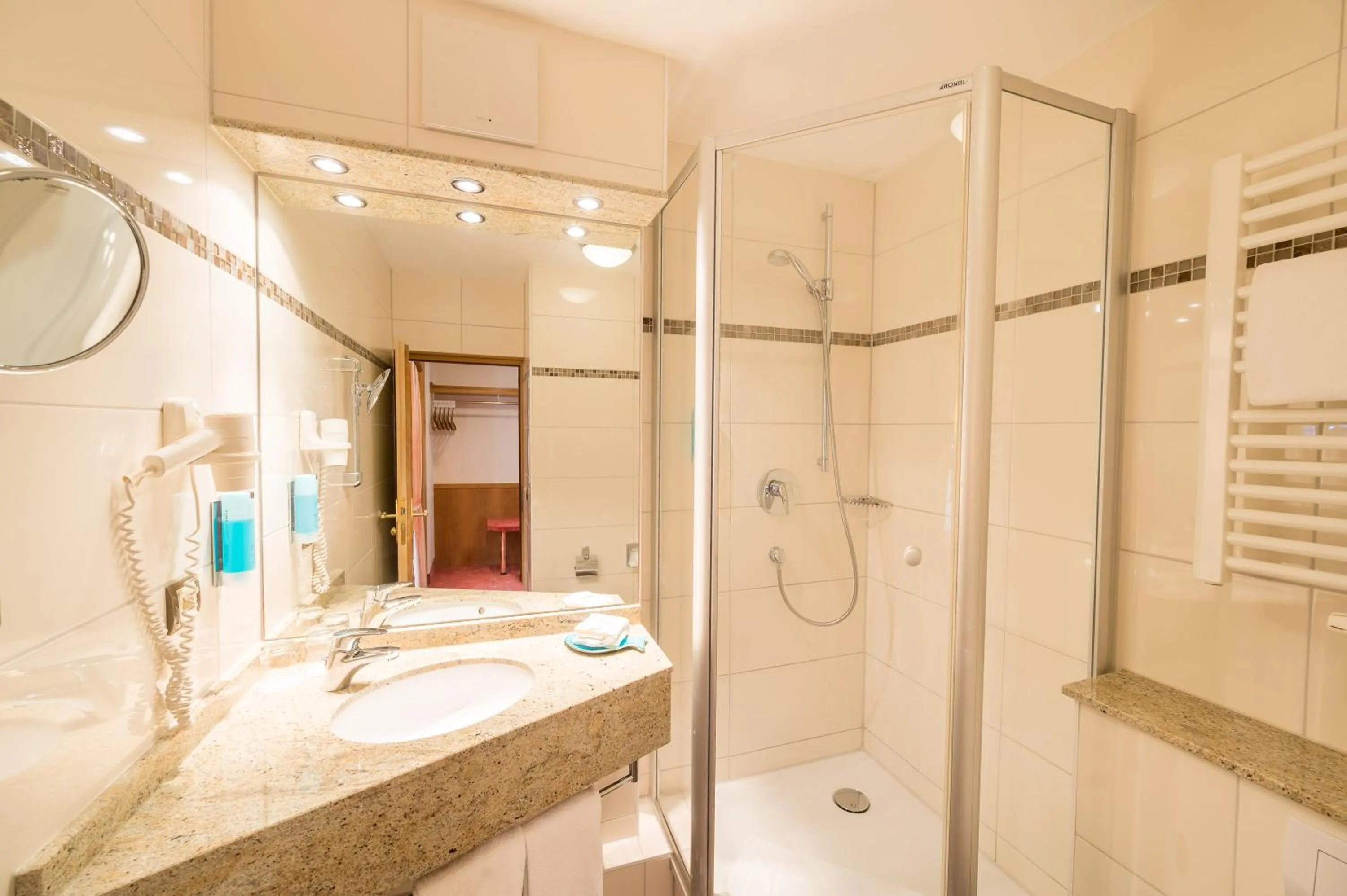 Toilet in Hotel am Schlosspark Zum Kurfürst