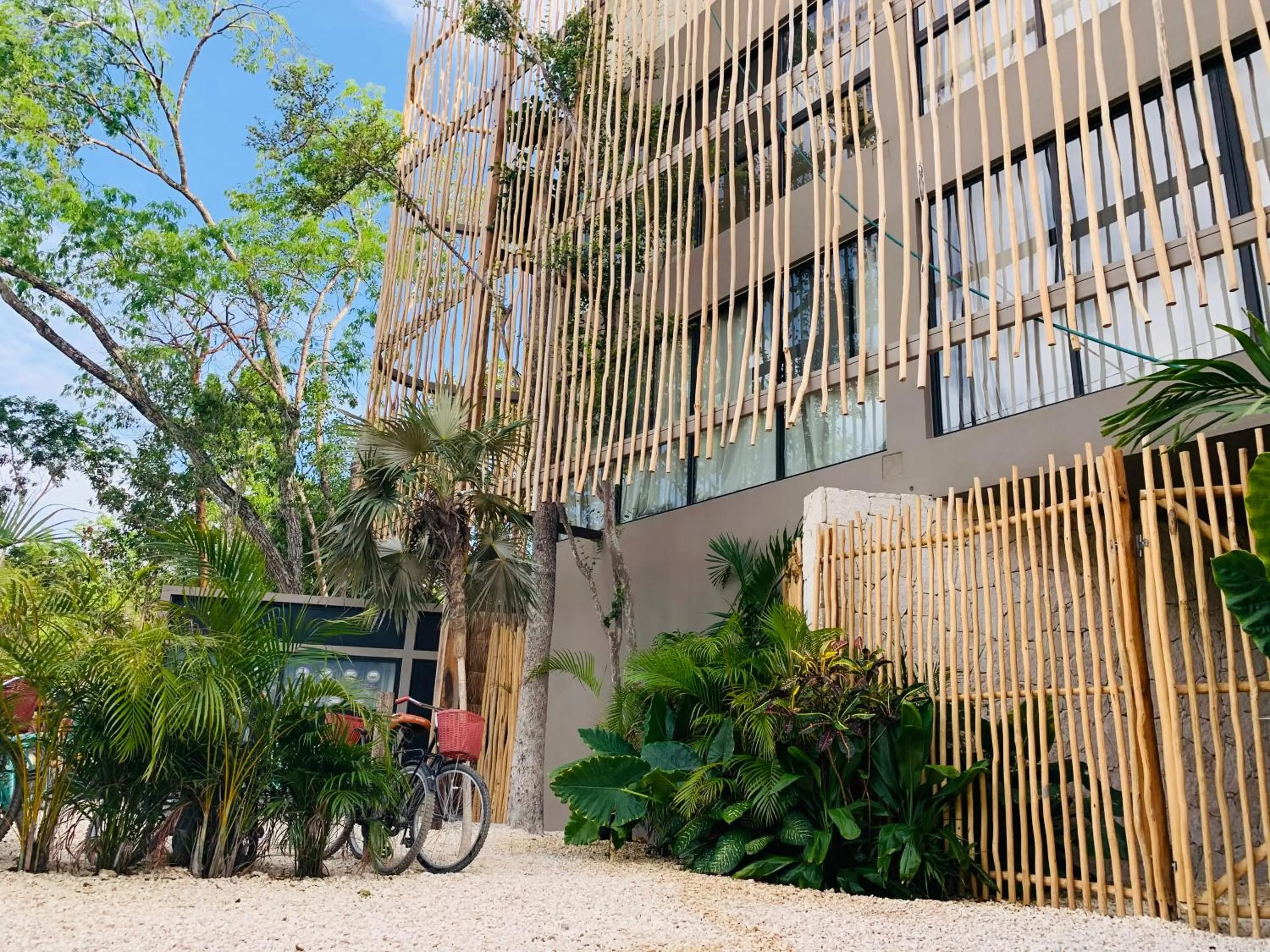 Facade/entrance in Vida Boho Apart 16 with special fee to access Hotel Bardo