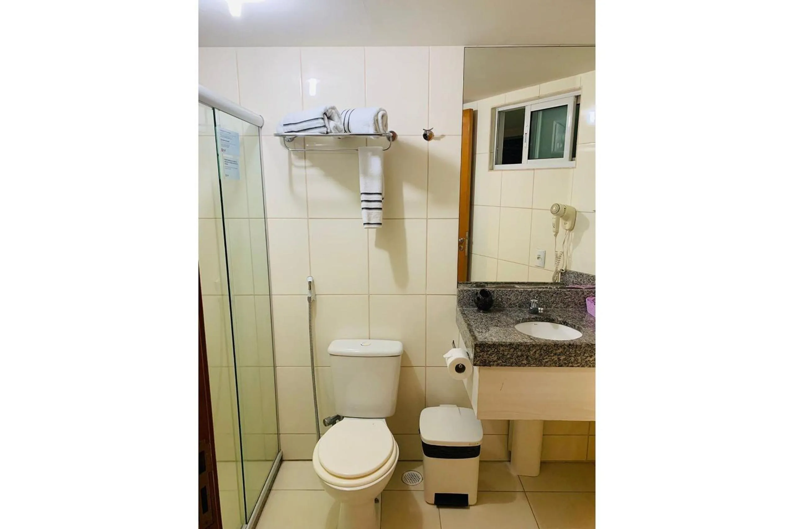 Toilet in AX Blue Suítes