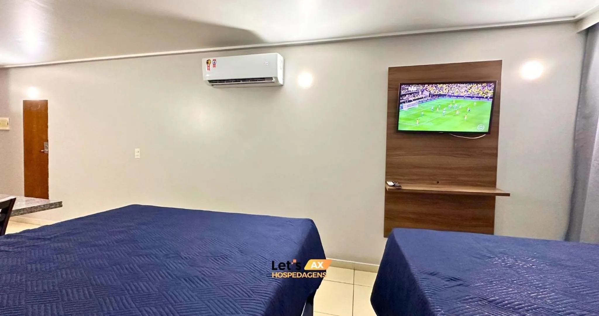 Photo of the whole room, Bed in AX Blue Suítes