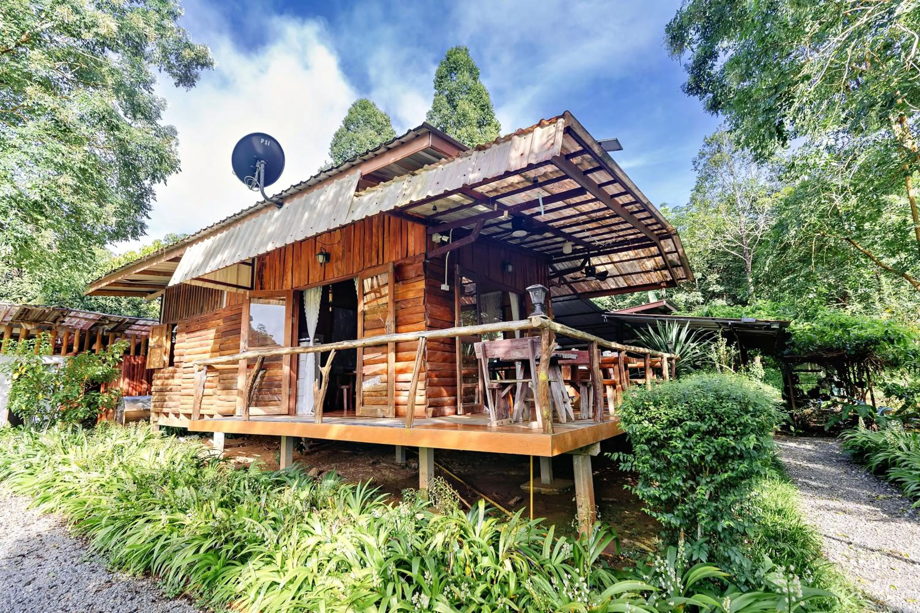 Restaurant/places to eat in Bansuanphutarn