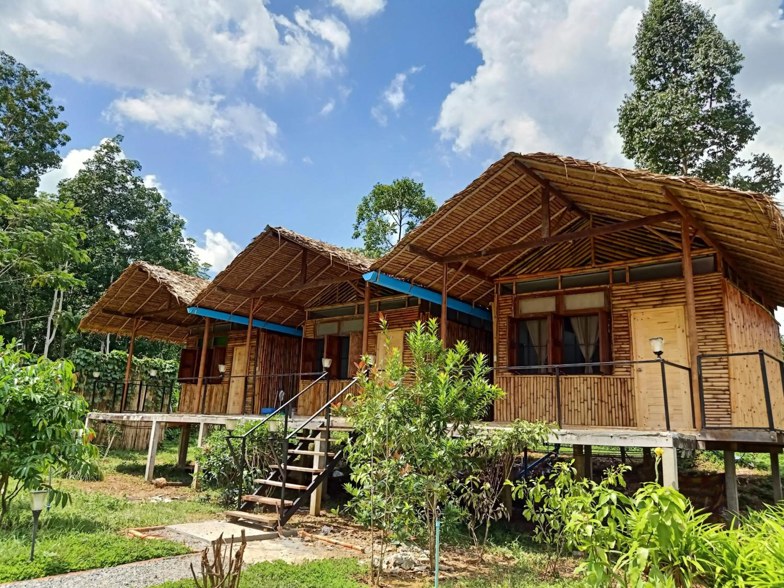 Property building in Bansuanphutarn