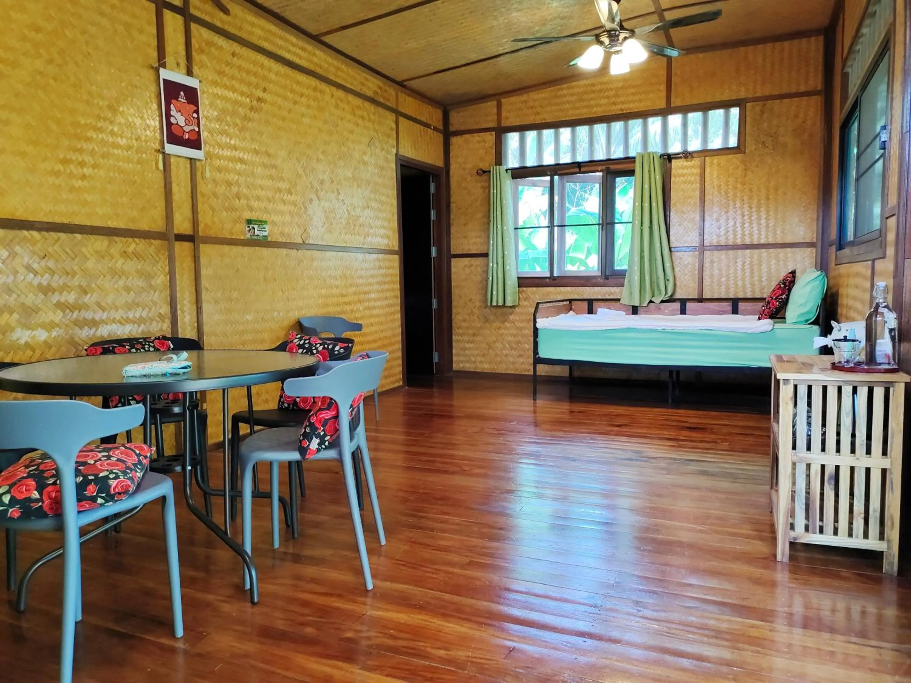 Living room in Bansuanphutarn