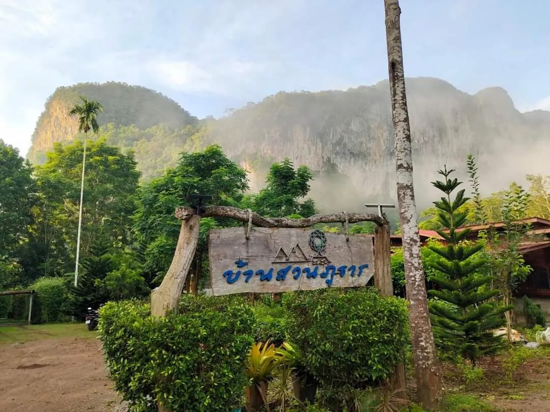 Inner courtyard view in Bansuanphutarn