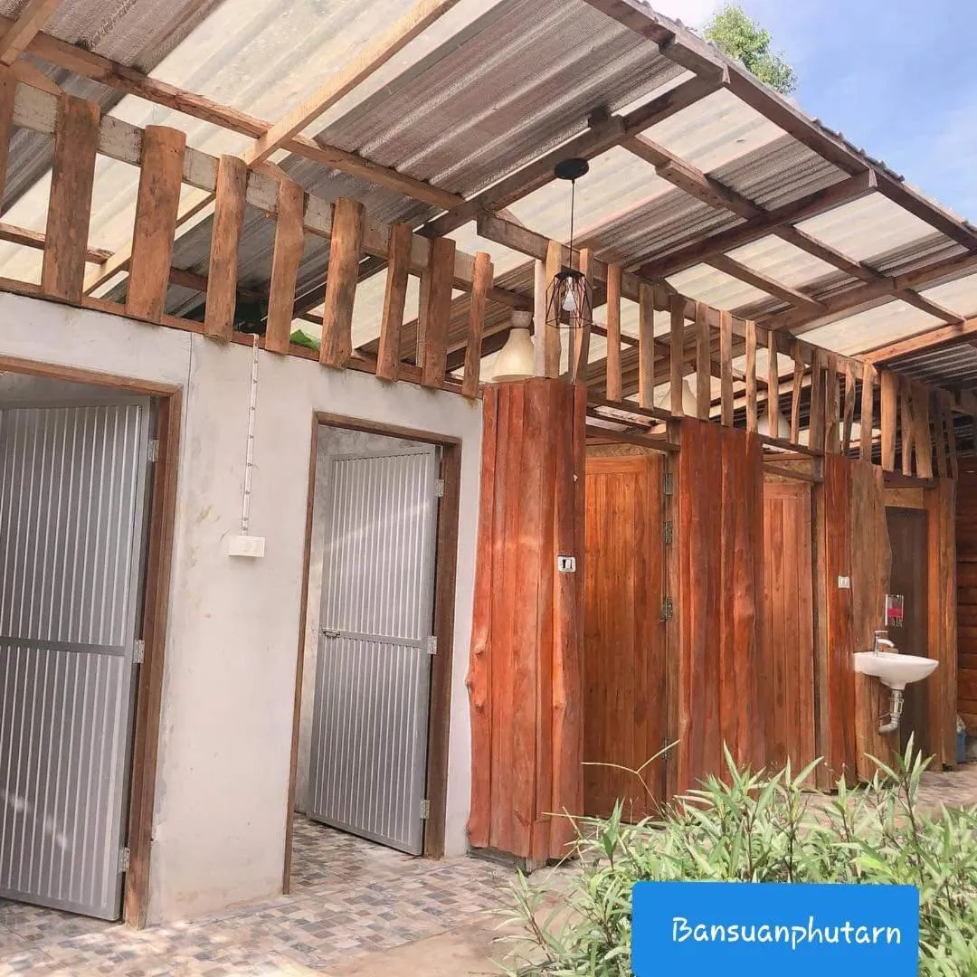 Public Bath in Bansuanphutarn