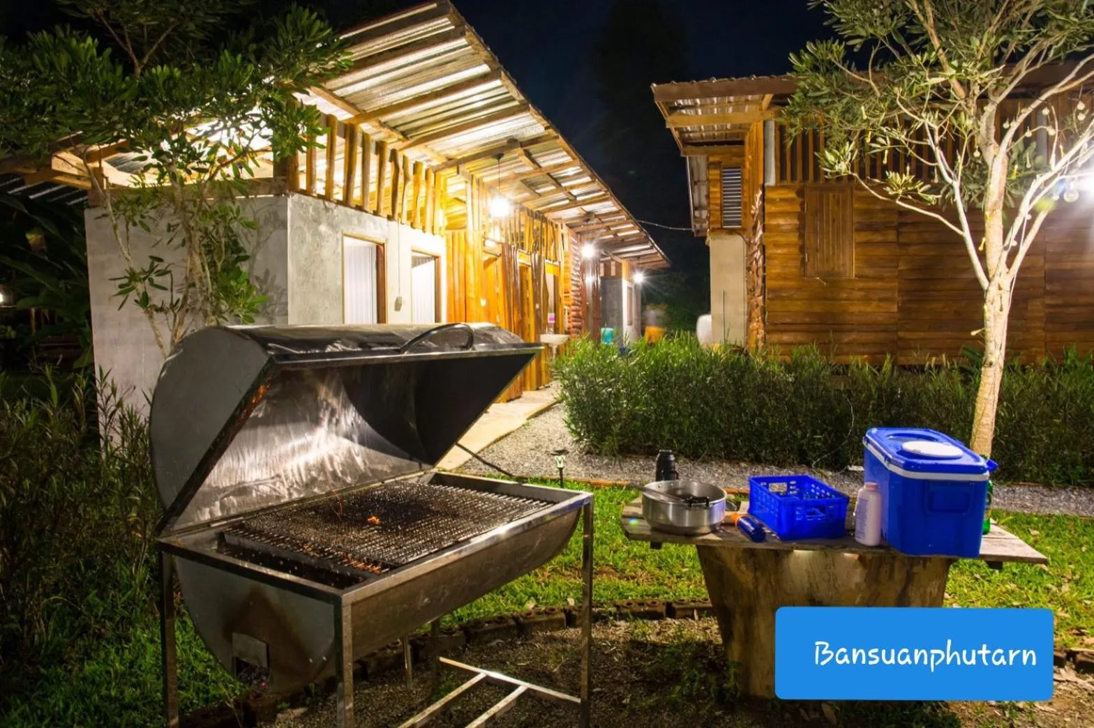 Inner courtyard view in Bansuanphutarn