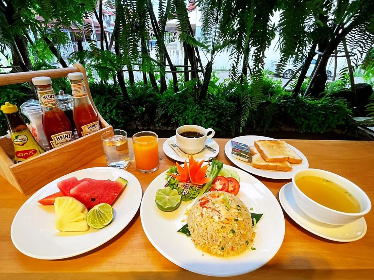 Food and drinks in The Gold Living Life