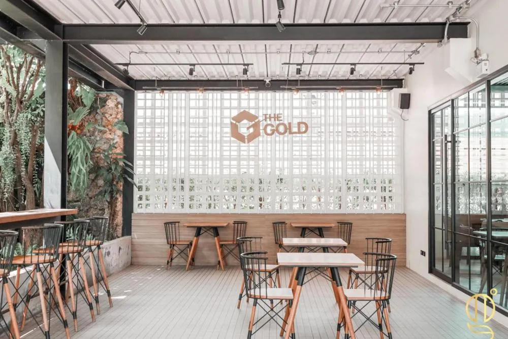 Restaurant/places to eat in The Gold Living Life