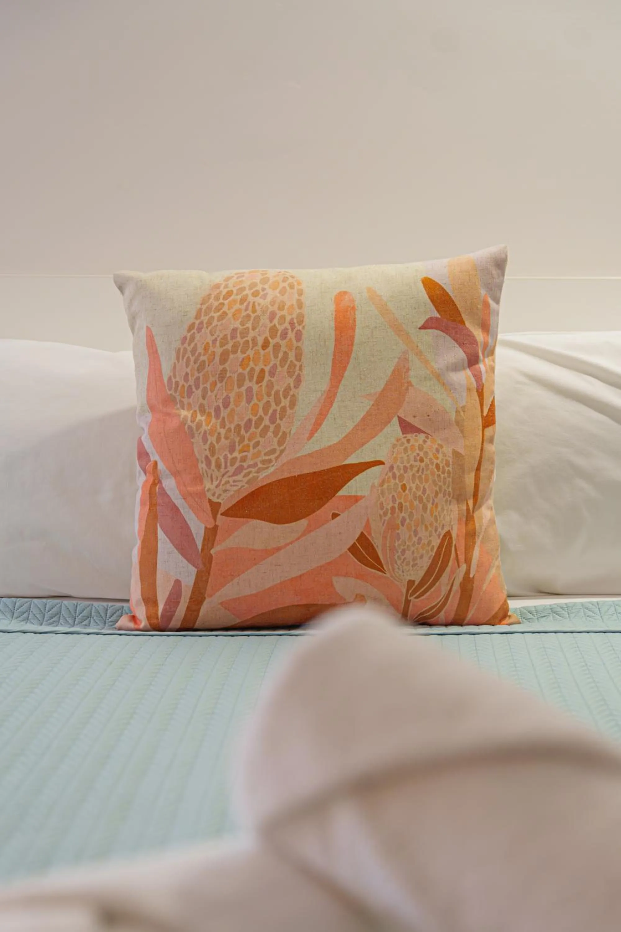 Bed in Roydons Motor Inn