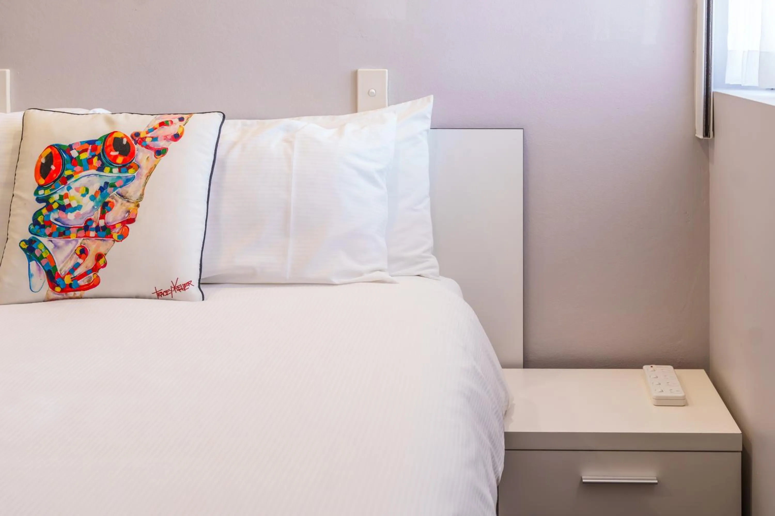 Bed in Roydons Motor Inn