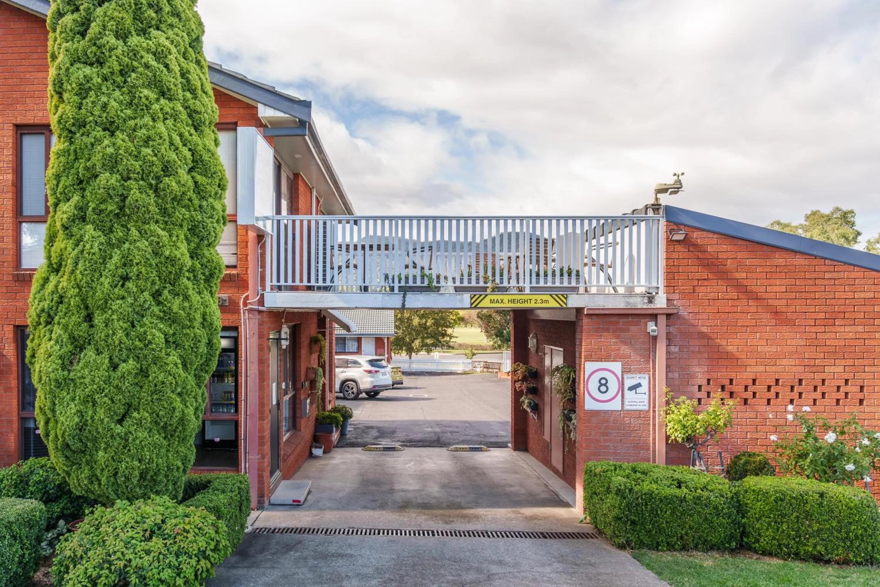 Property building in Roydons Motor Inn